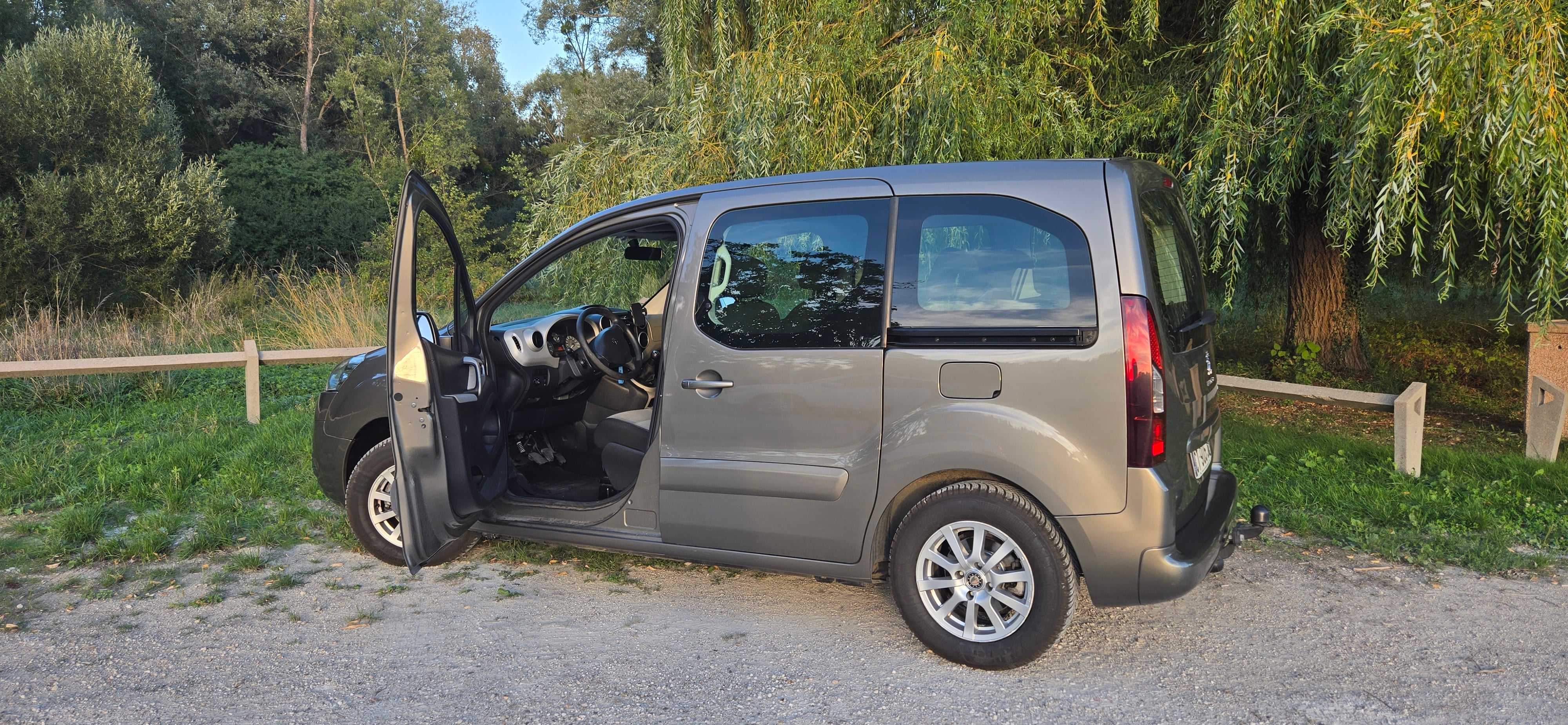 Peugeot Partner Tepee avec Pneus neige