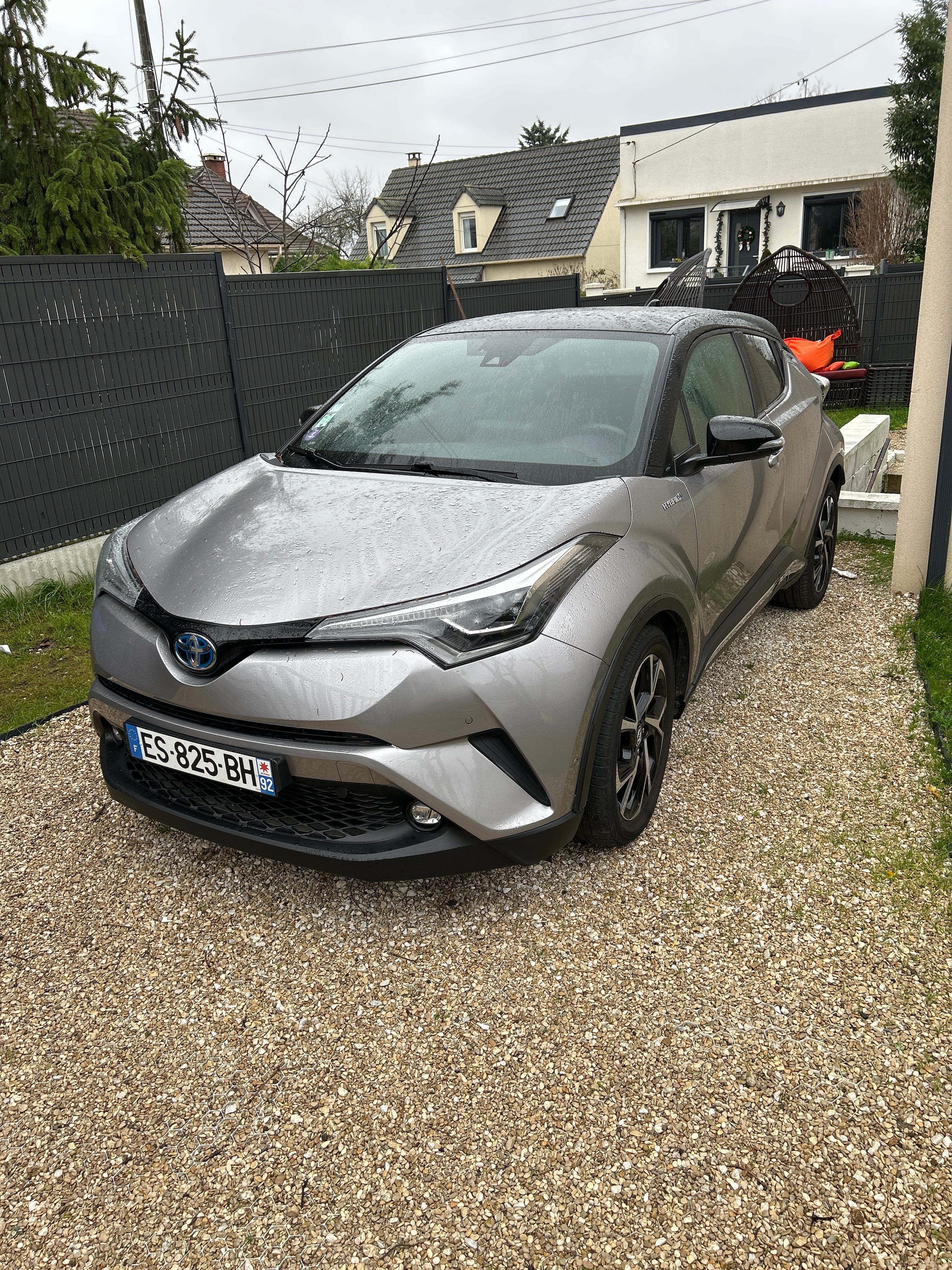 Toyota C-HR, 2017, Essence 98 / Électrique (hybride), automatique