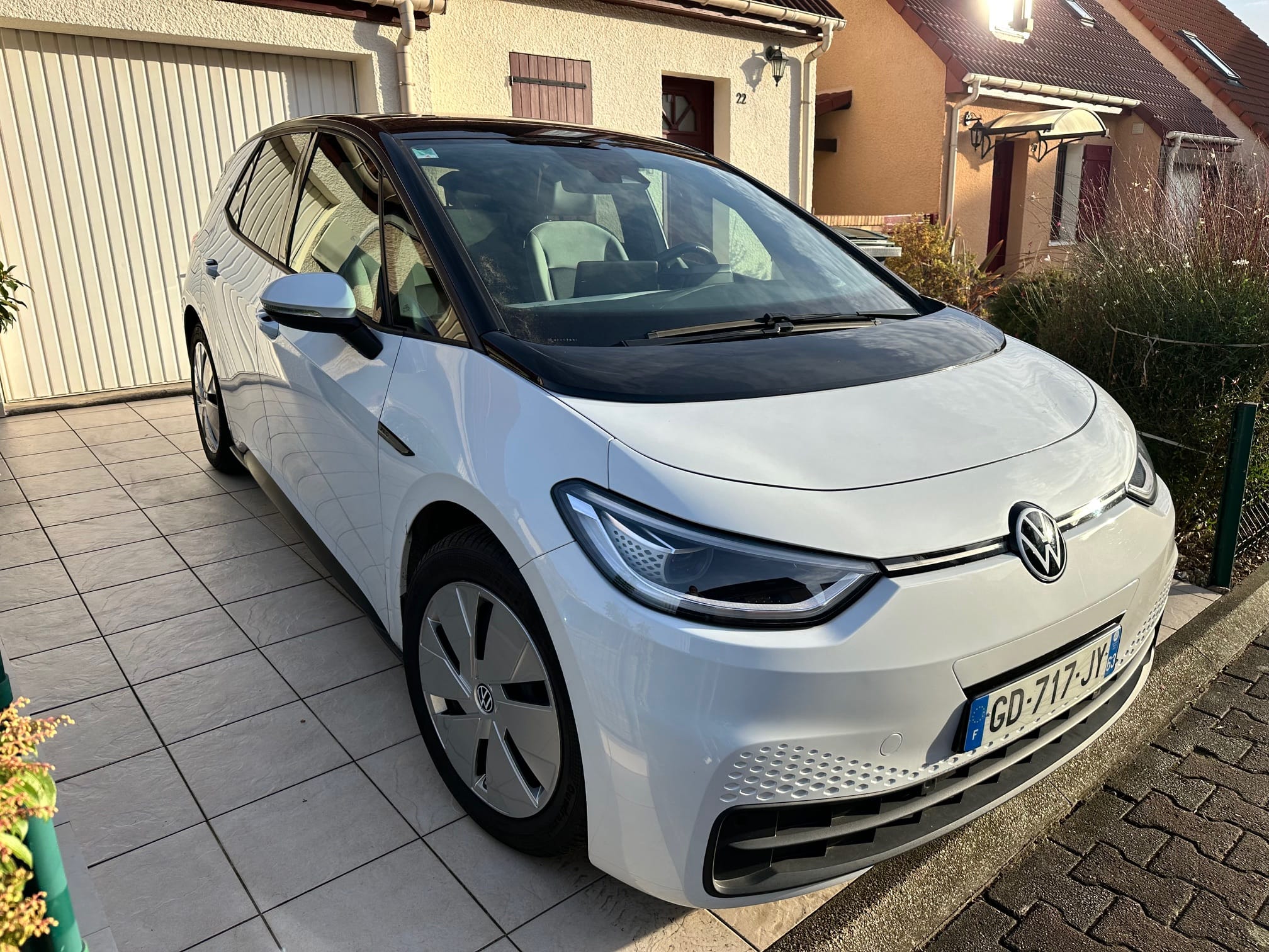 Volkswagen ID.3 - Autonomie env 350KM Offerte + Stationnement à Paris gratuit avec Climatisation
