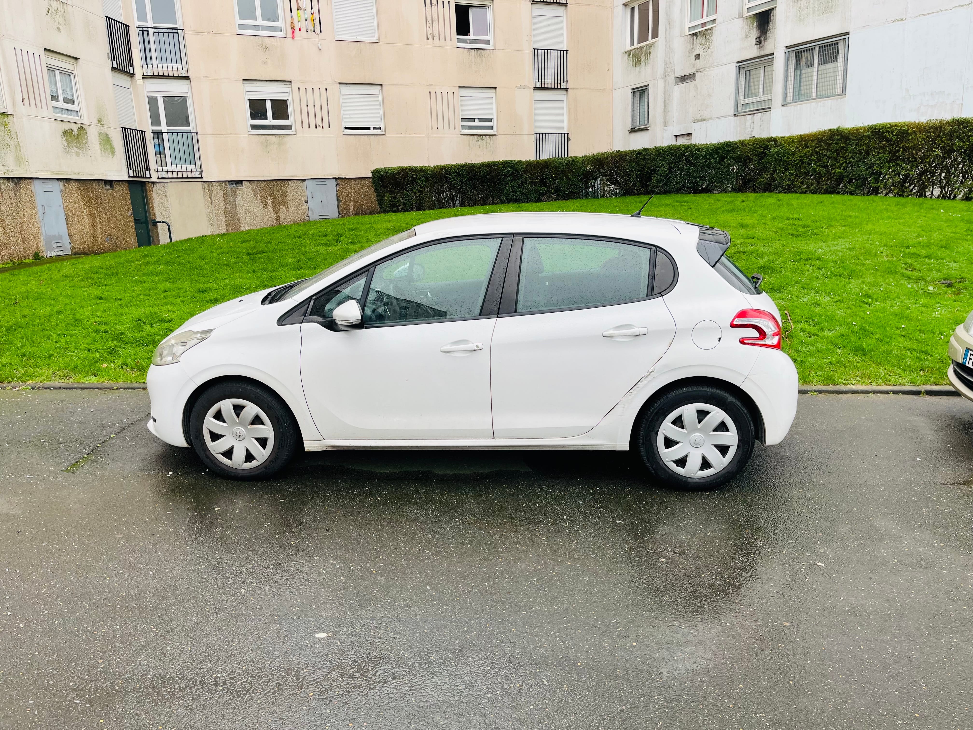 Peugeot 208 avec Climatisation