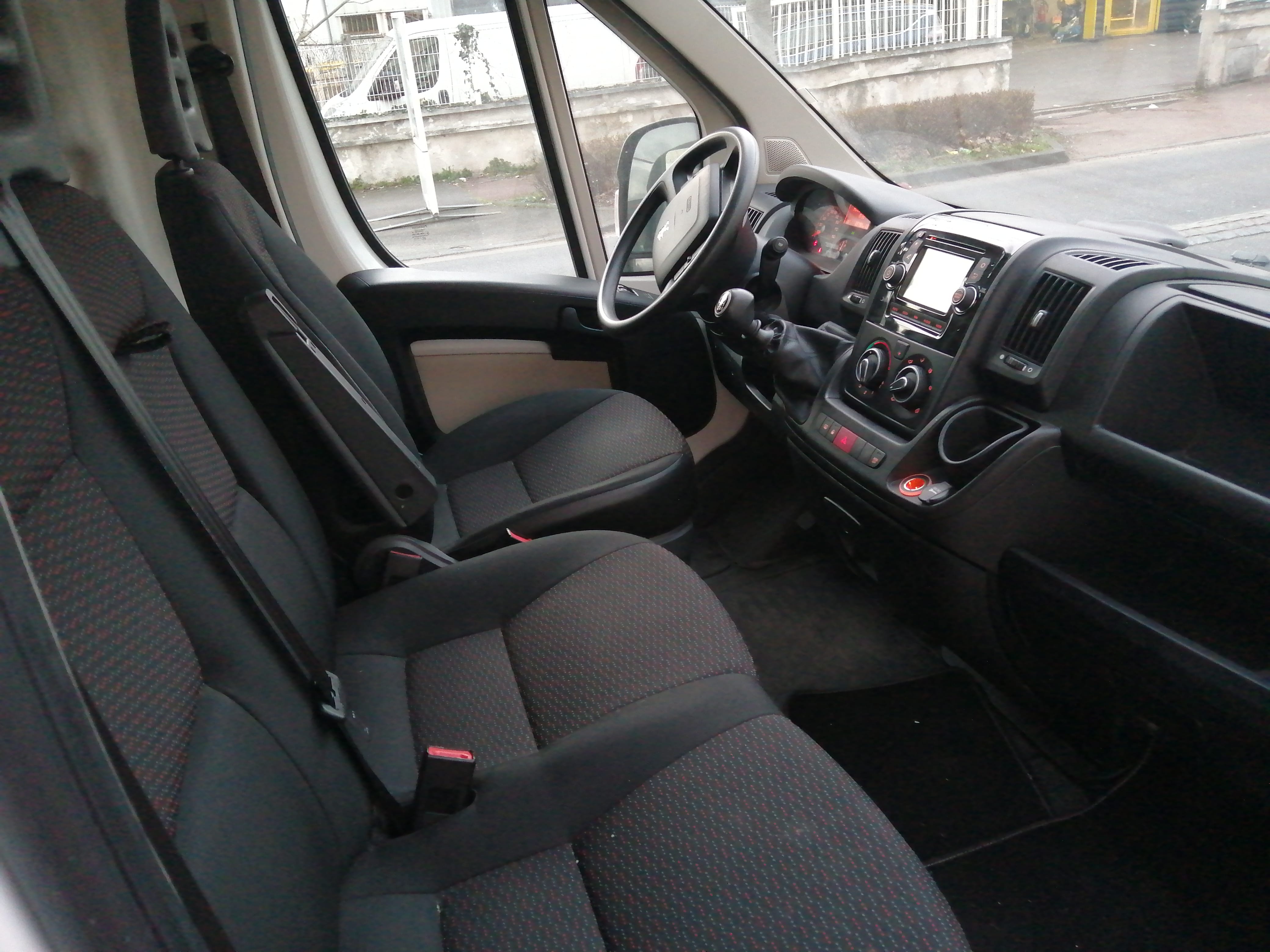 Peugeot Boxer 2.2 HDI Pack confort avec GPS