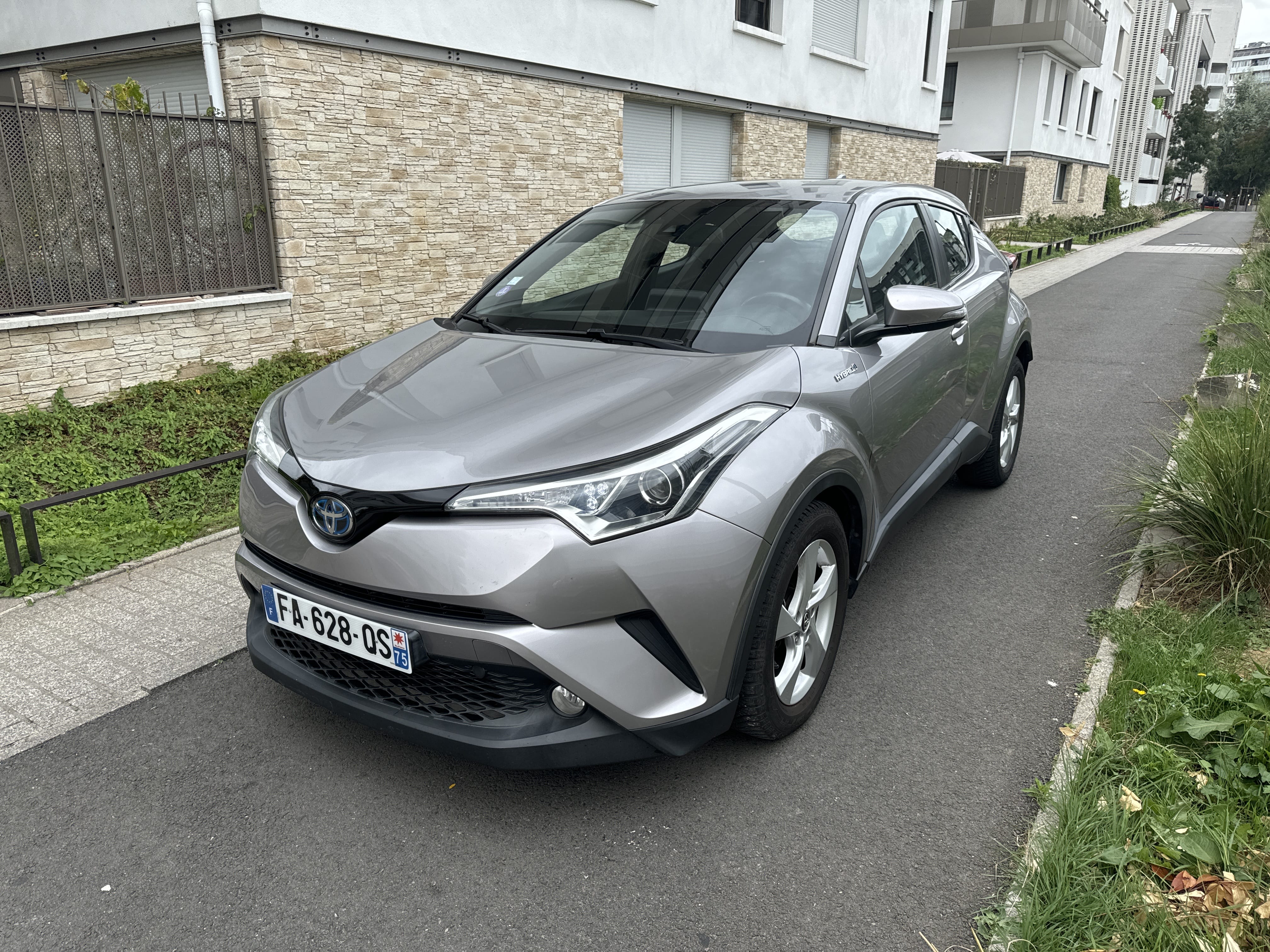 Toyota C-HR, 2018, Essence 98 / Électrique (hybride), automatique