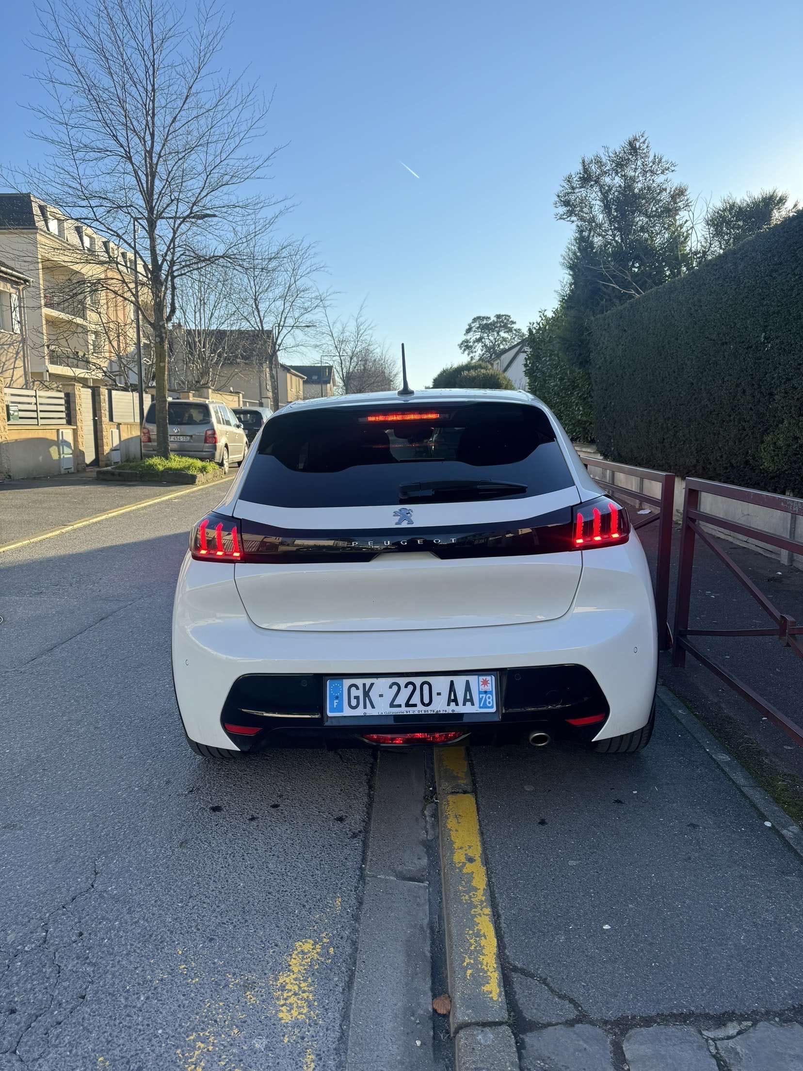 Peugeot 208 avec GPS