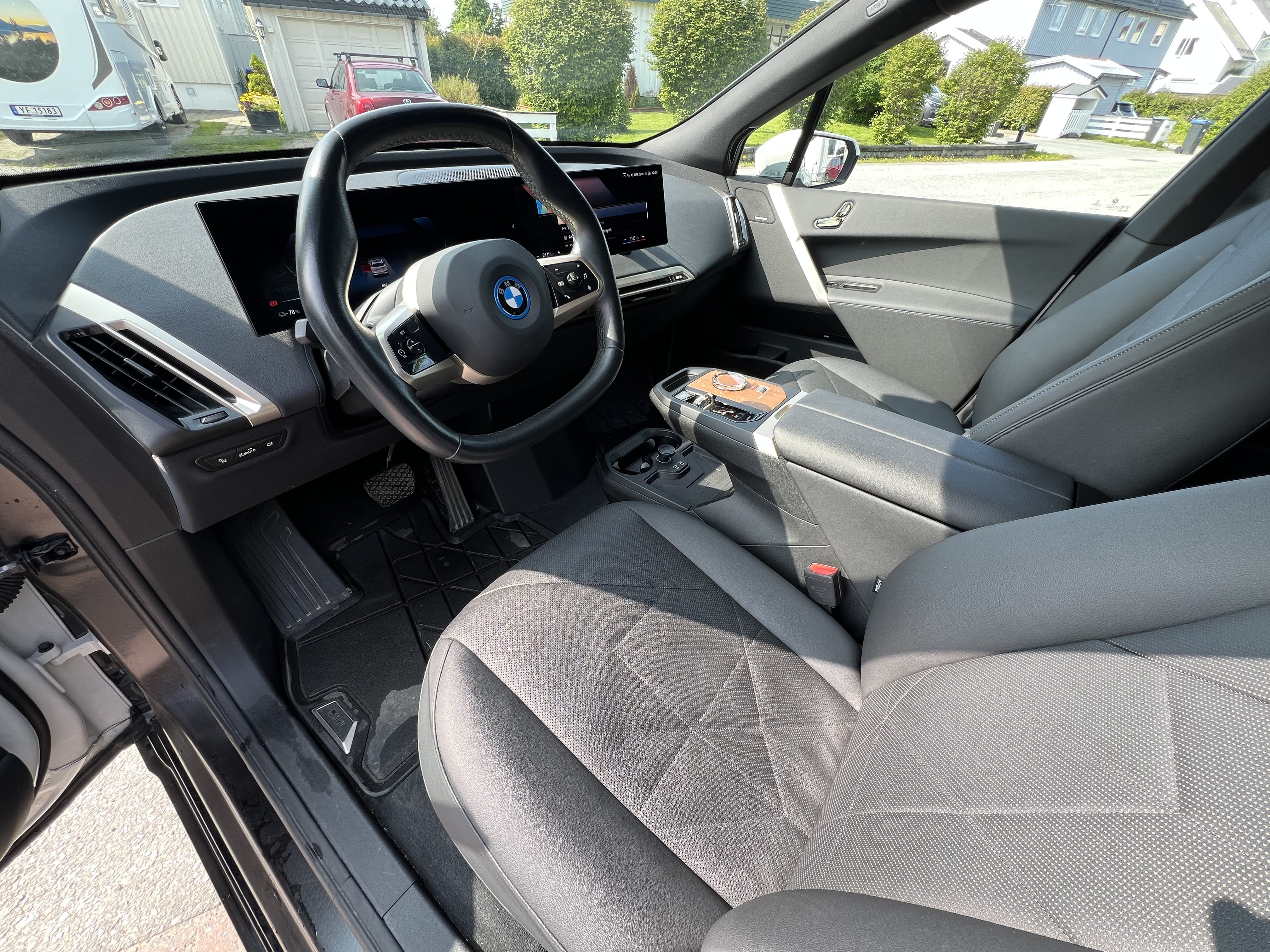 BMW iX xDrive40 med Cruisekontroll