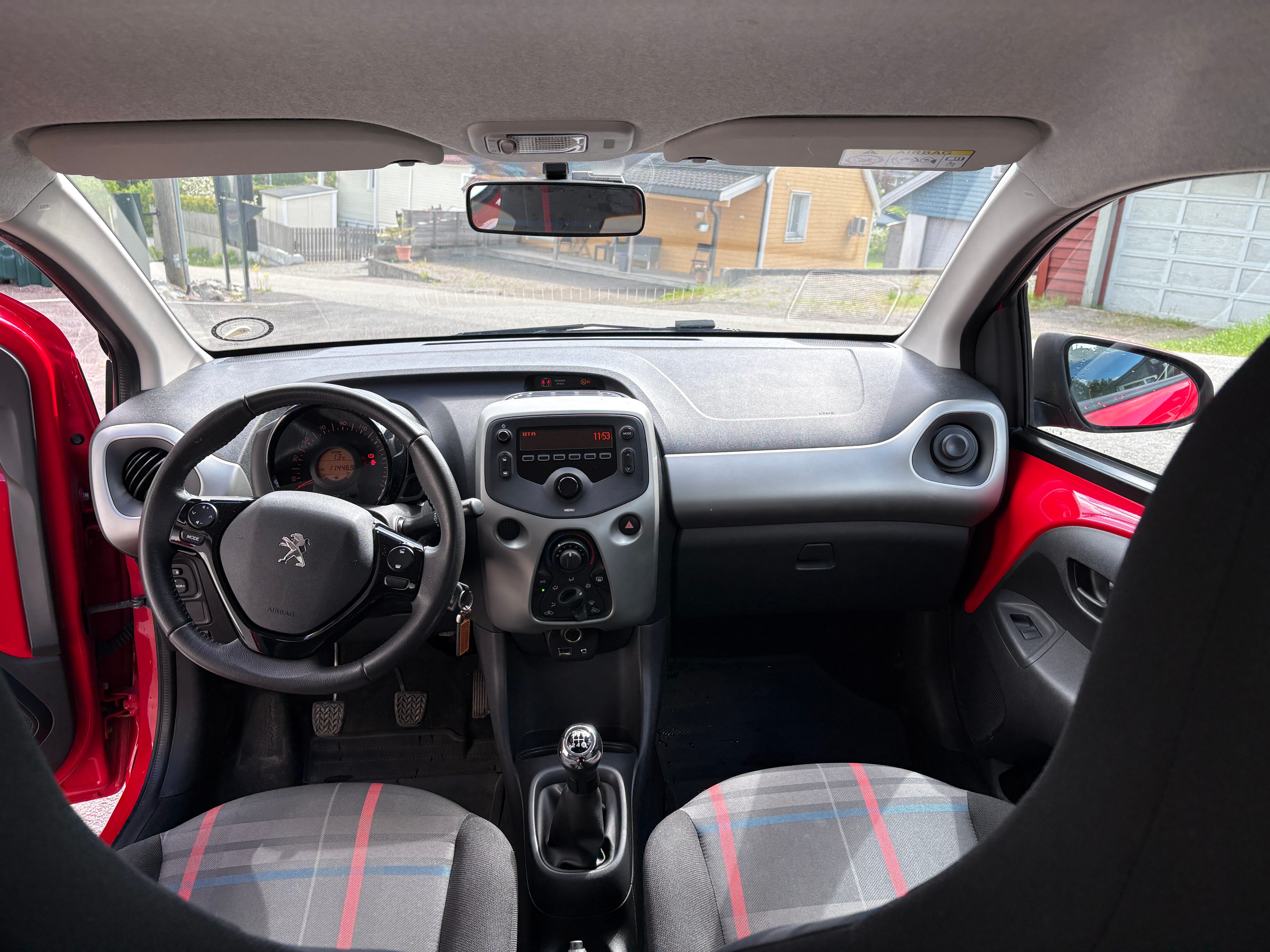Peugeot 108 mit Autoradio