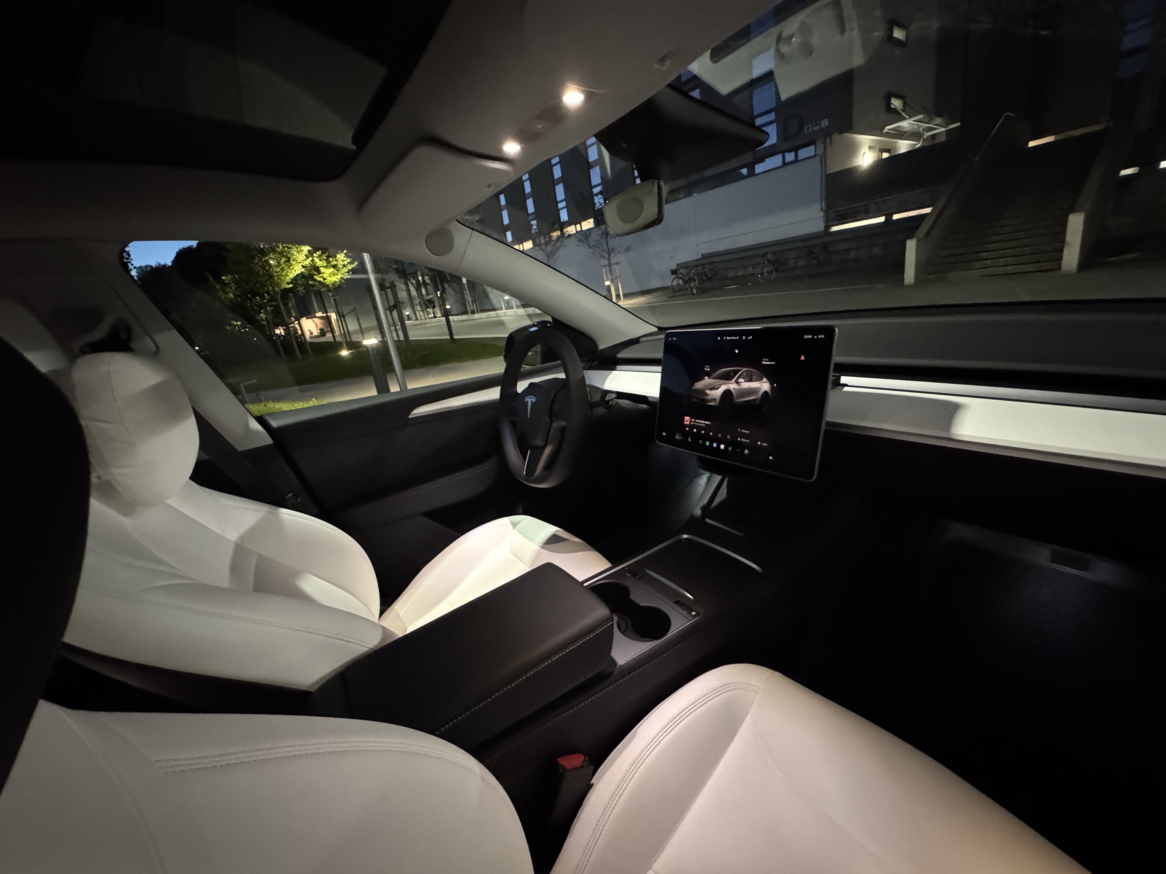 Tesla Model Y Performance Long Range 2025 med GPS