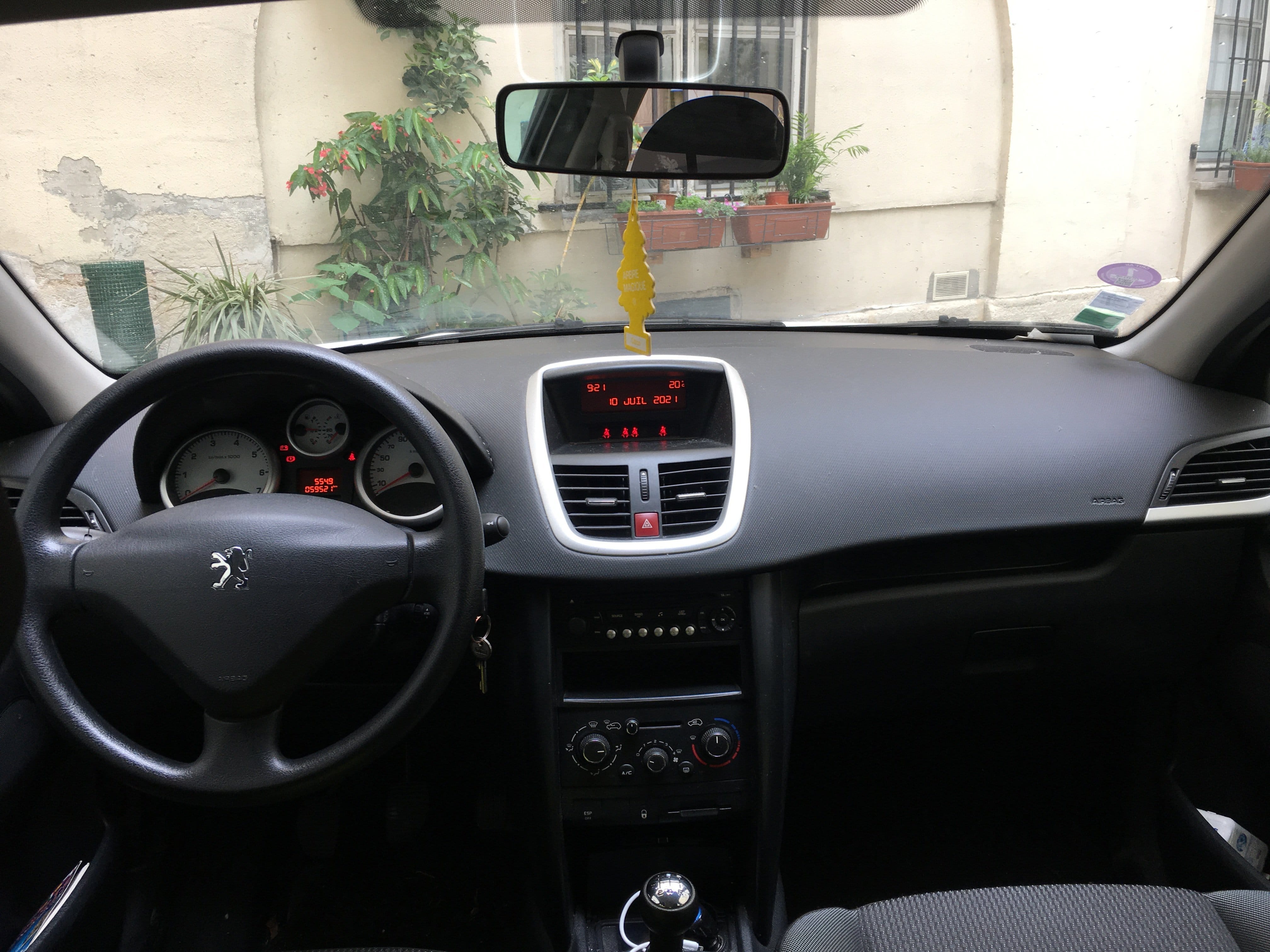 Peugeot 207 avec Entrée audio / iPod