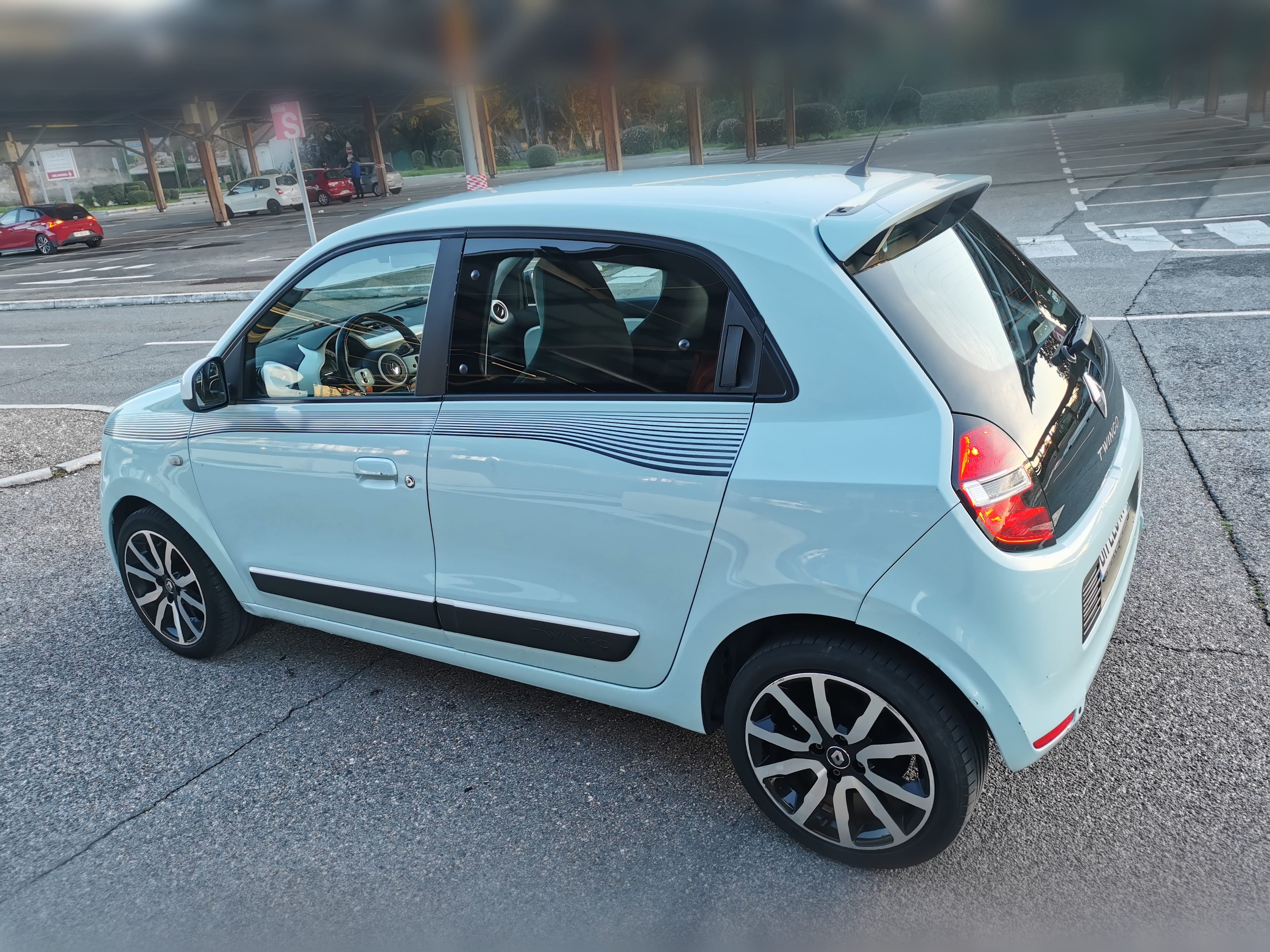 Renault Twingo III with Air conditioning