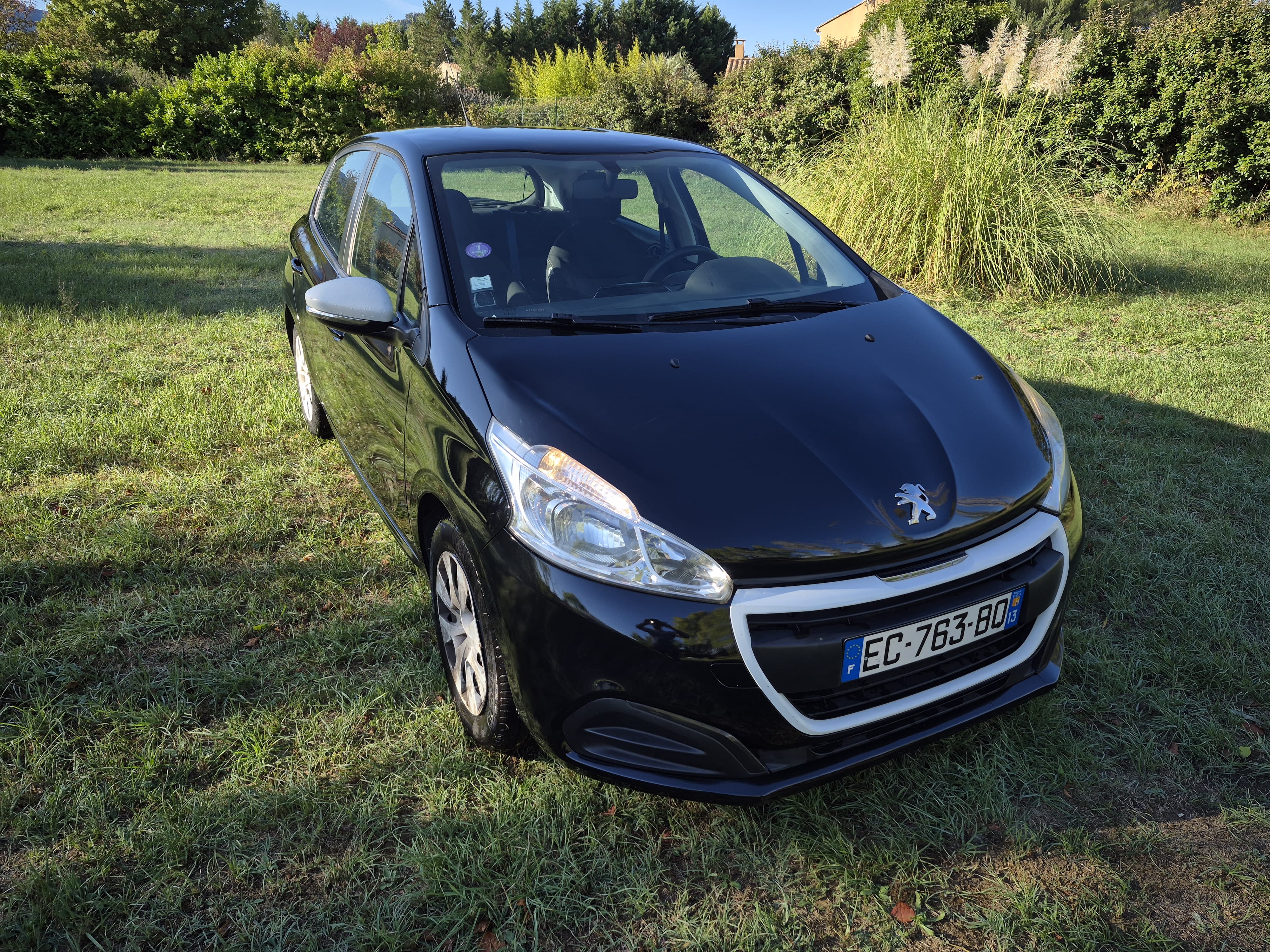 Peugeot 208 con Aire acondicionado