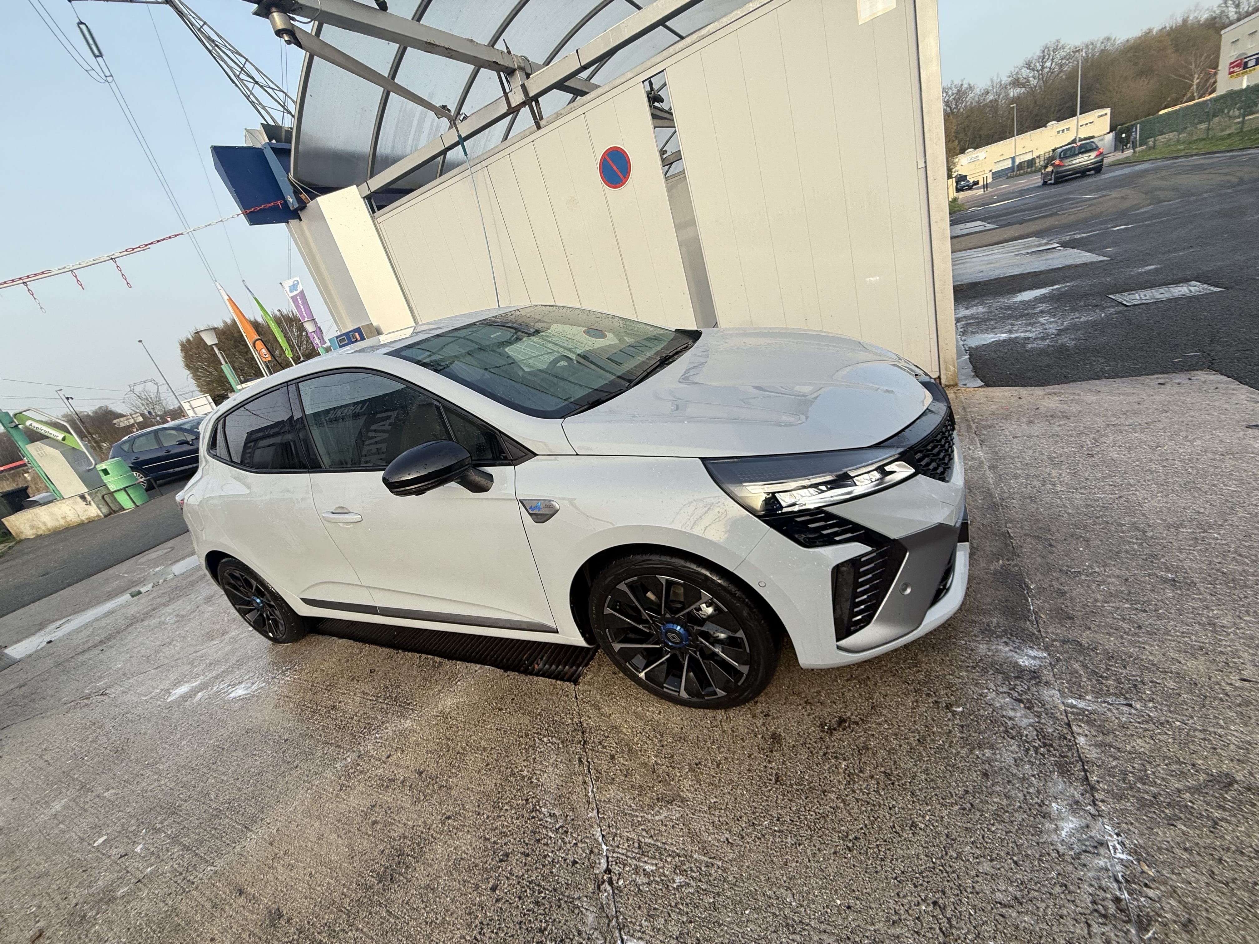 Renault Clio, 2025, Essence 98 / Électrique (hybride), automatique