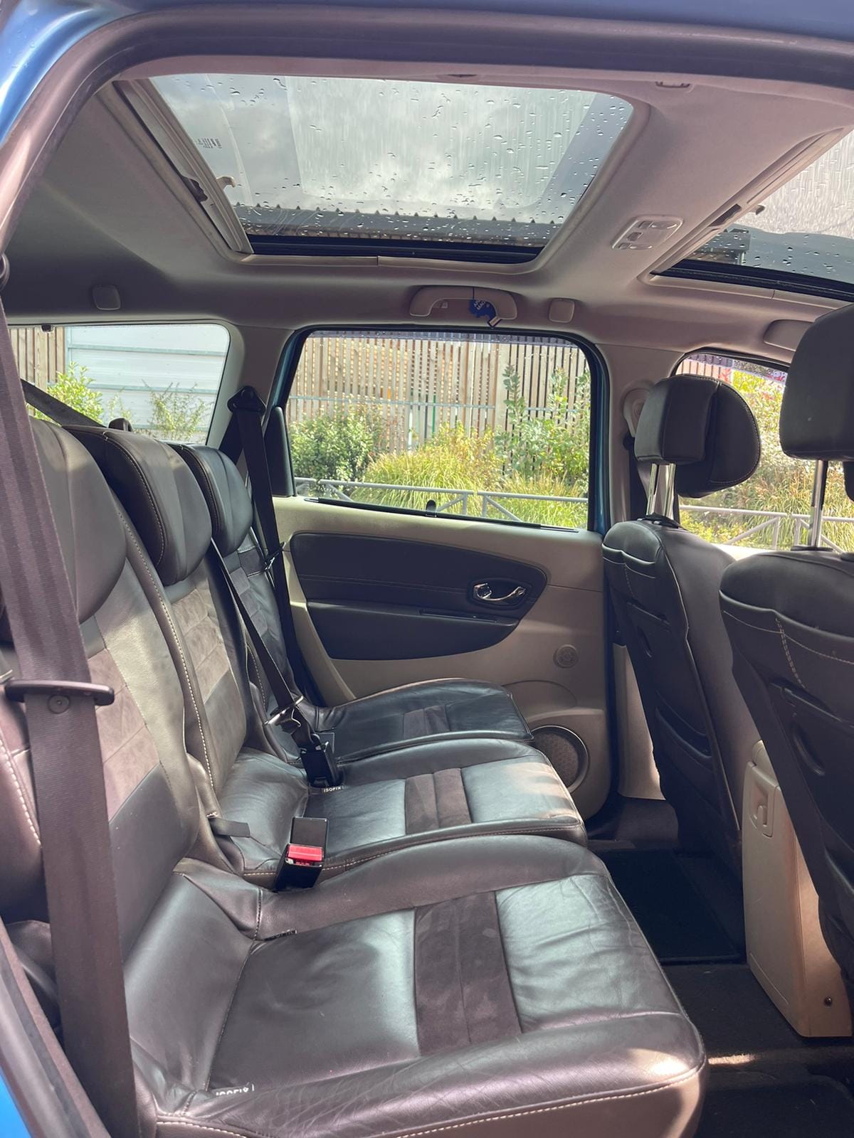 Renault Scenic III Grand 7 places 1.6 DCI boîte automatique avec Entrée audio / iPod