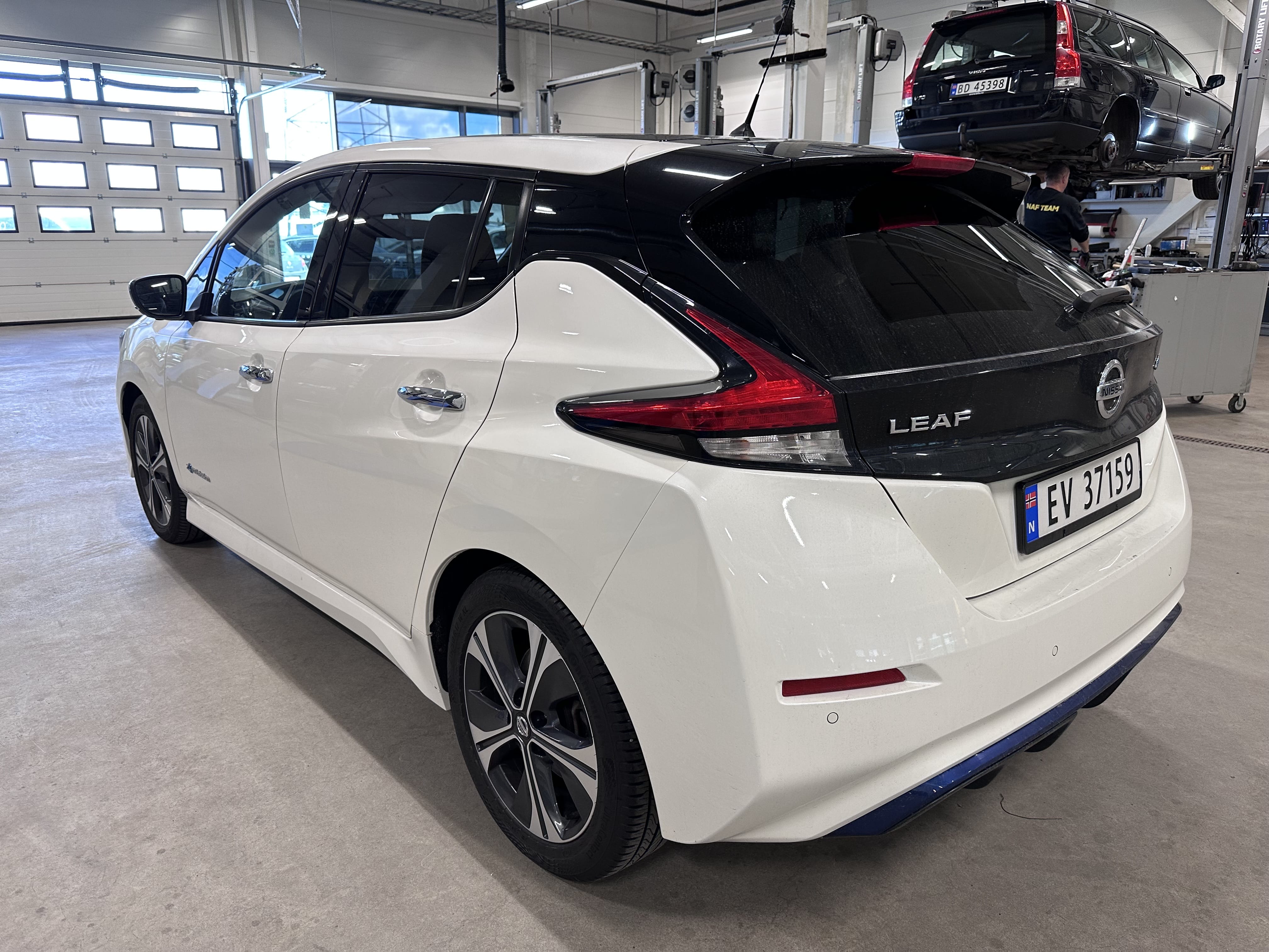 Nissan Leaf Tekna 40kWh with Backup camera