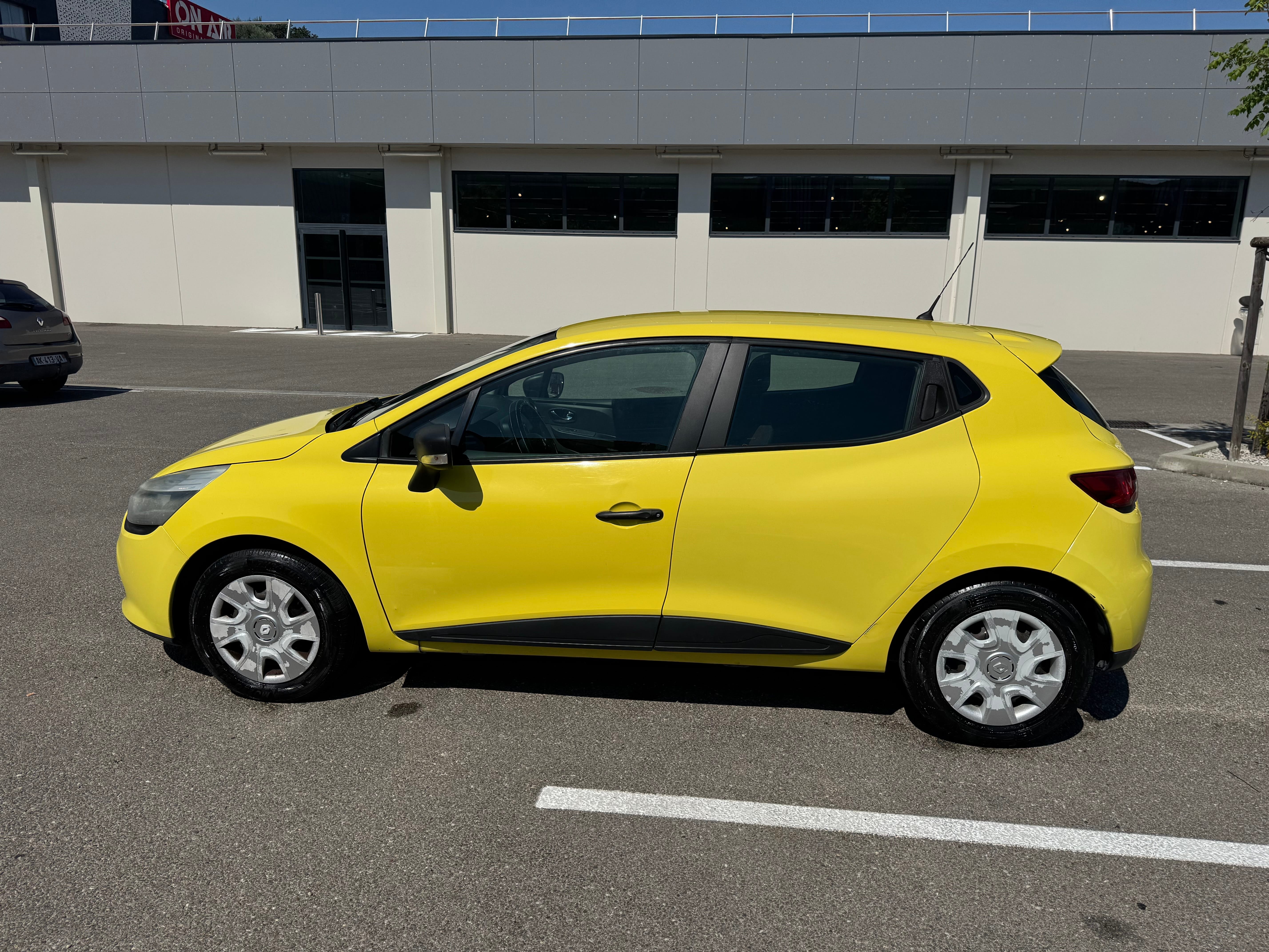 Renault Clio avec Autoradio