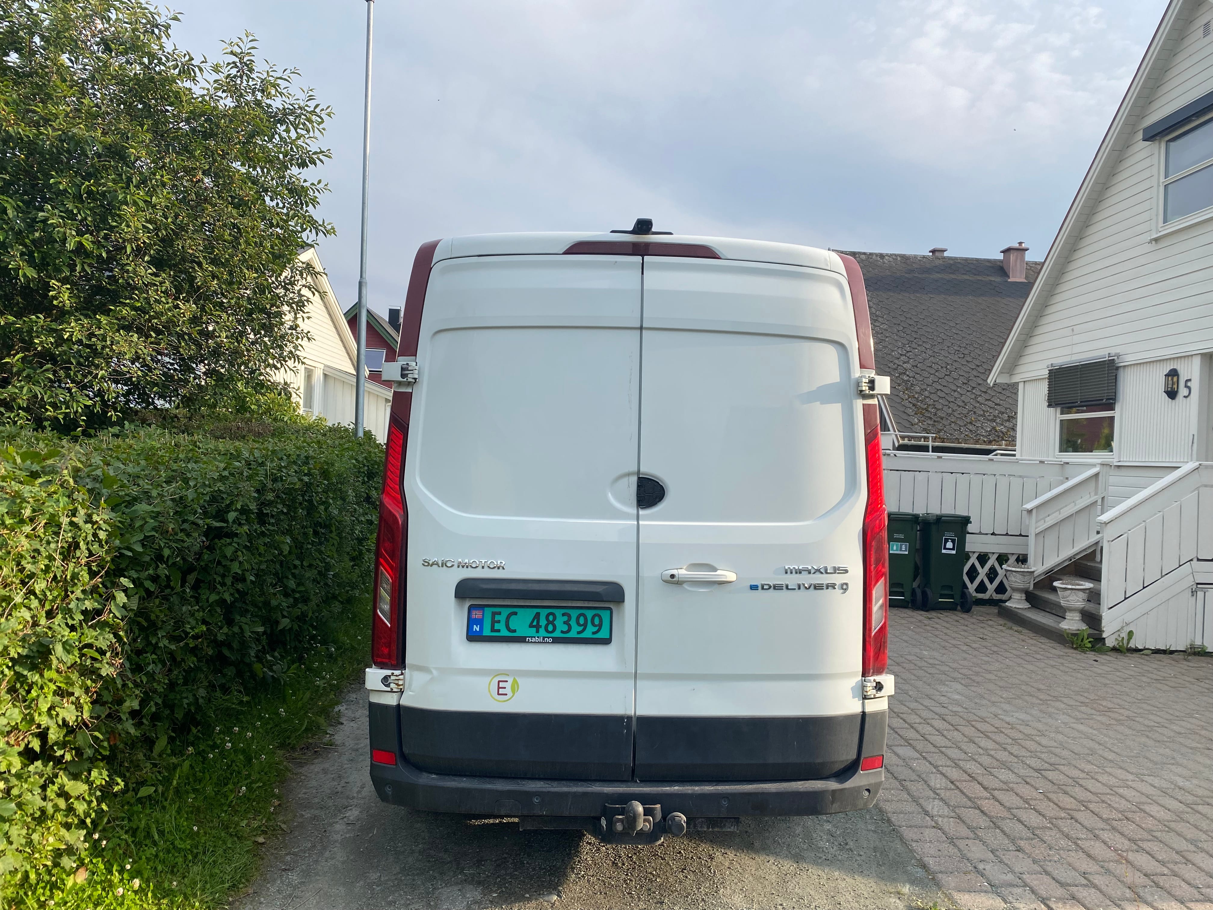 Maxus eDeliver 9 Hengerfeste og Ryggekamera med Ryggekamera