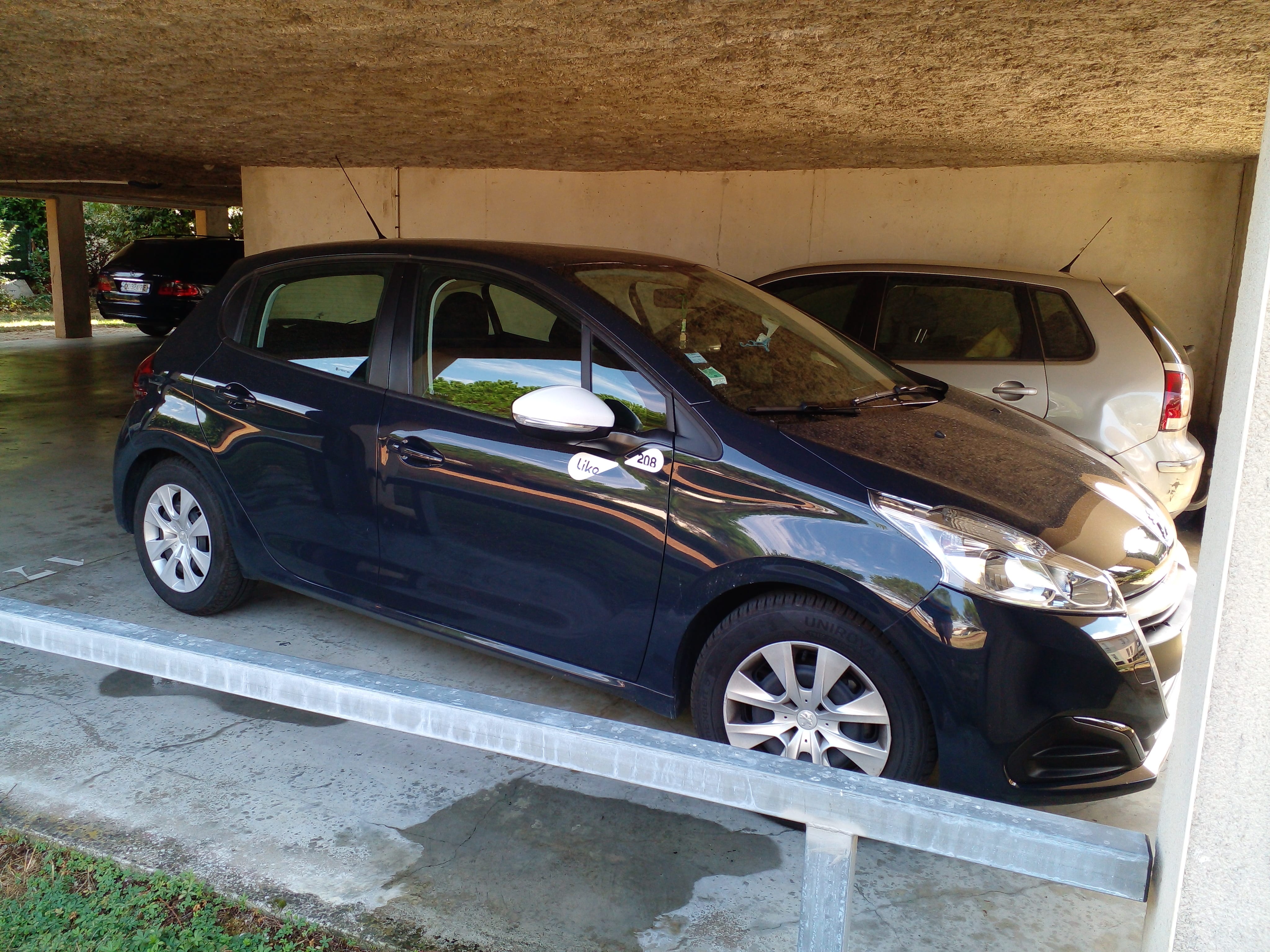 Peugeot 208 Like avec Attelage