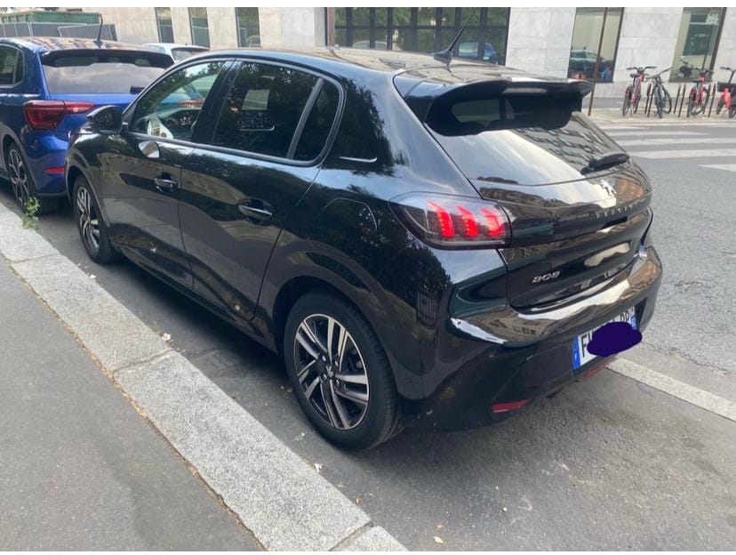 Peugeot 208 with Air conditioning