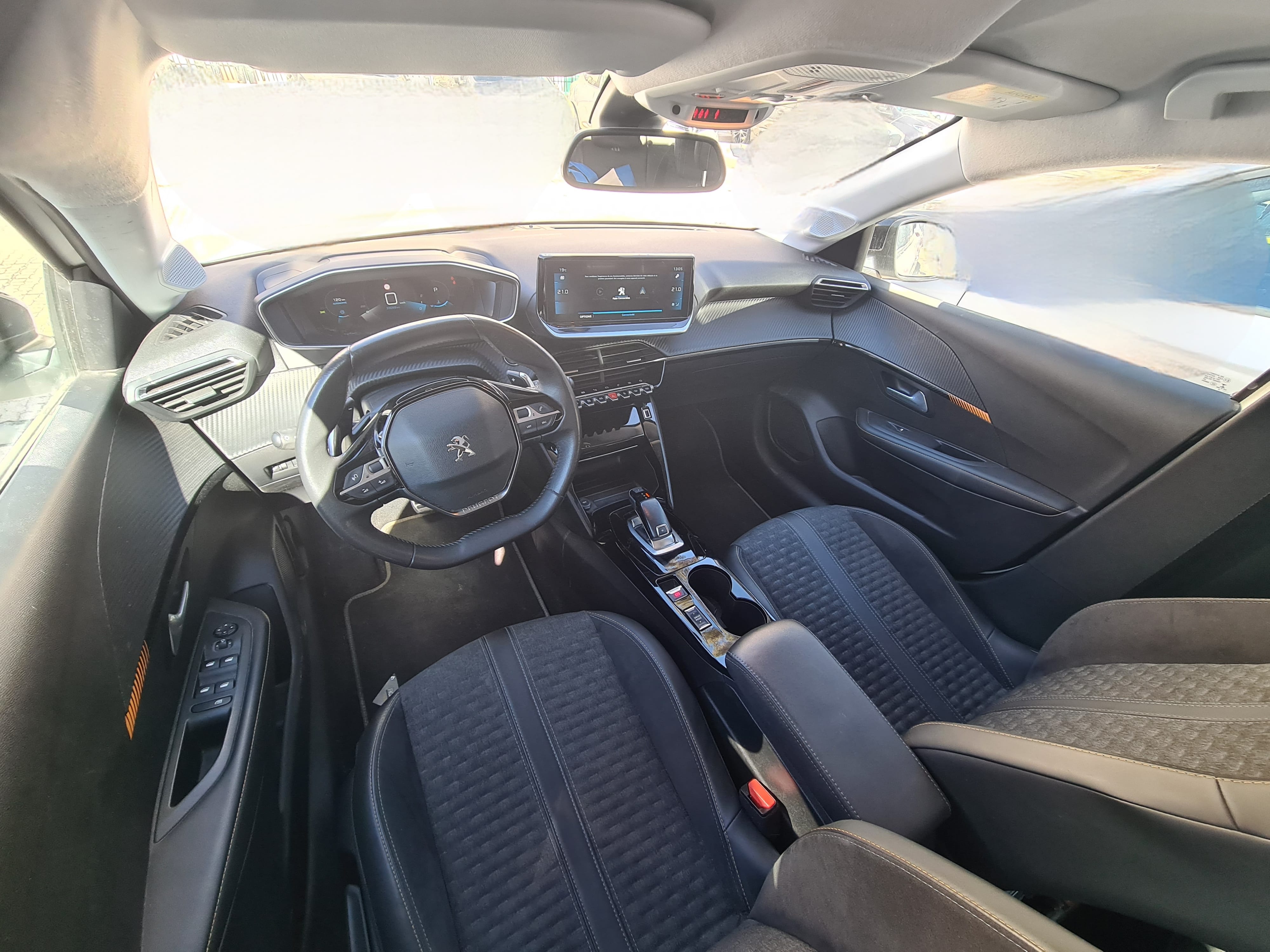 Peugeot 208 Roadtrip avec GPS