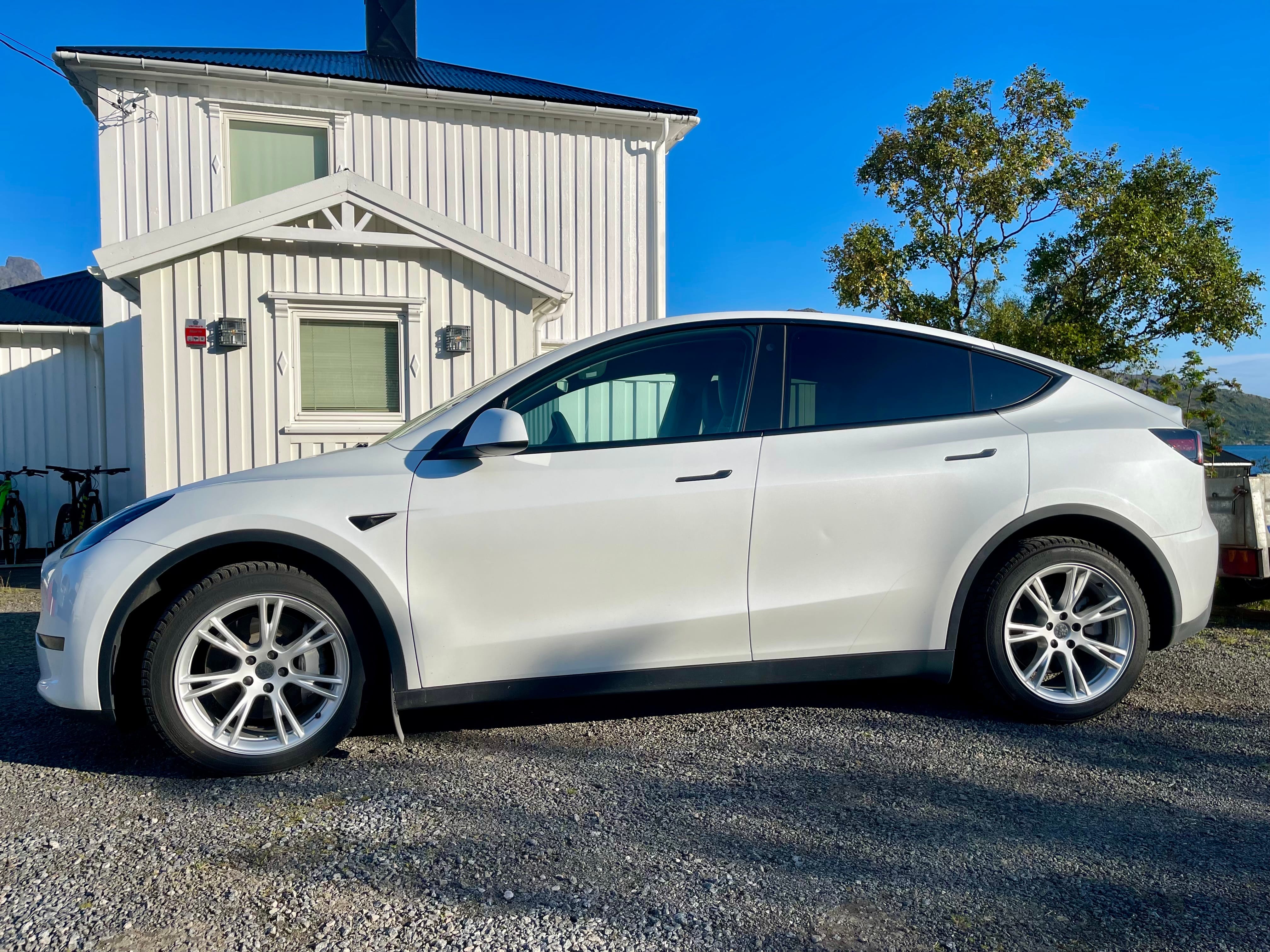 Tesla Model Y Long Range med Aircondition
