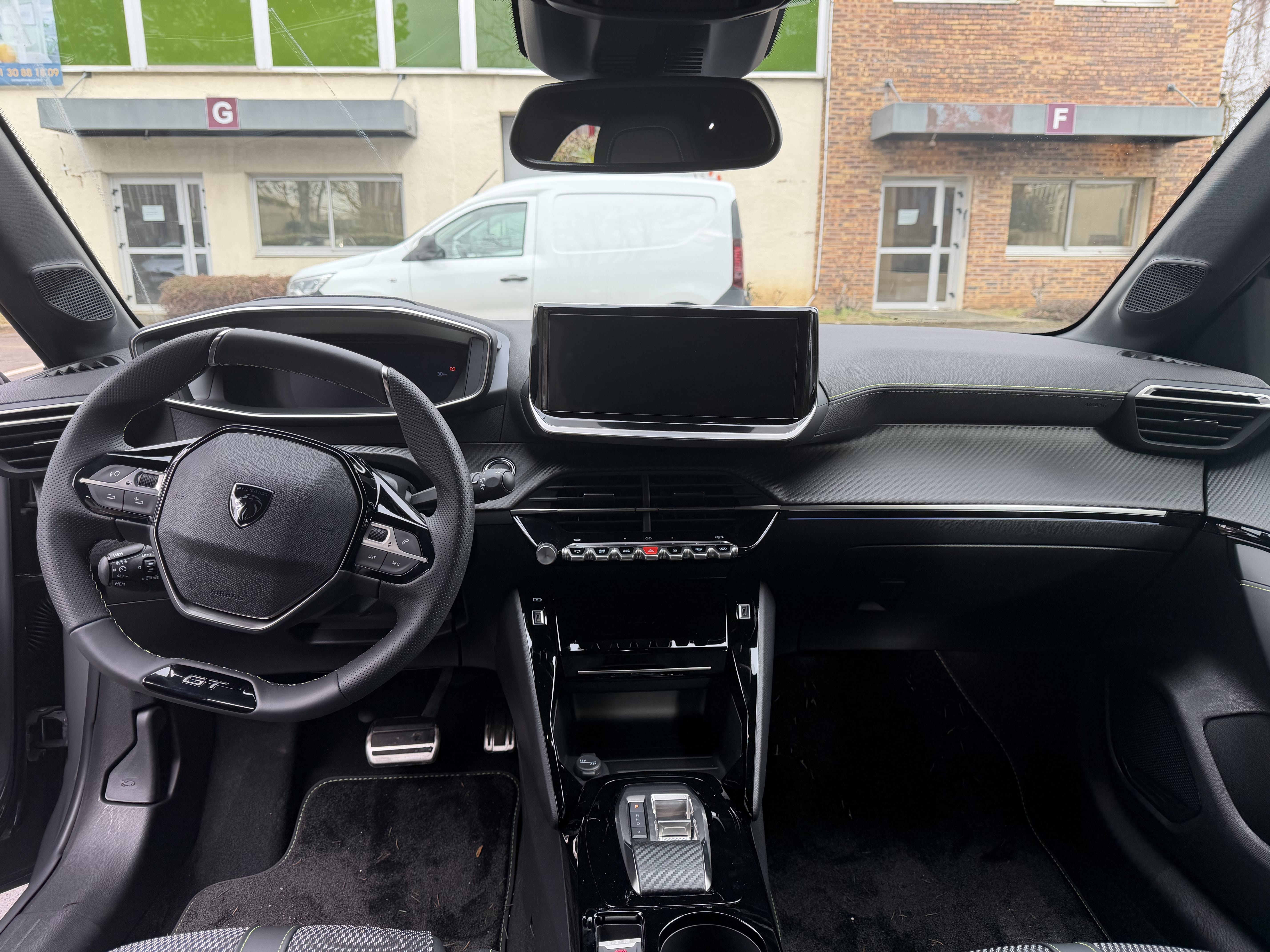 Peugeot e-208 GT avec GPS