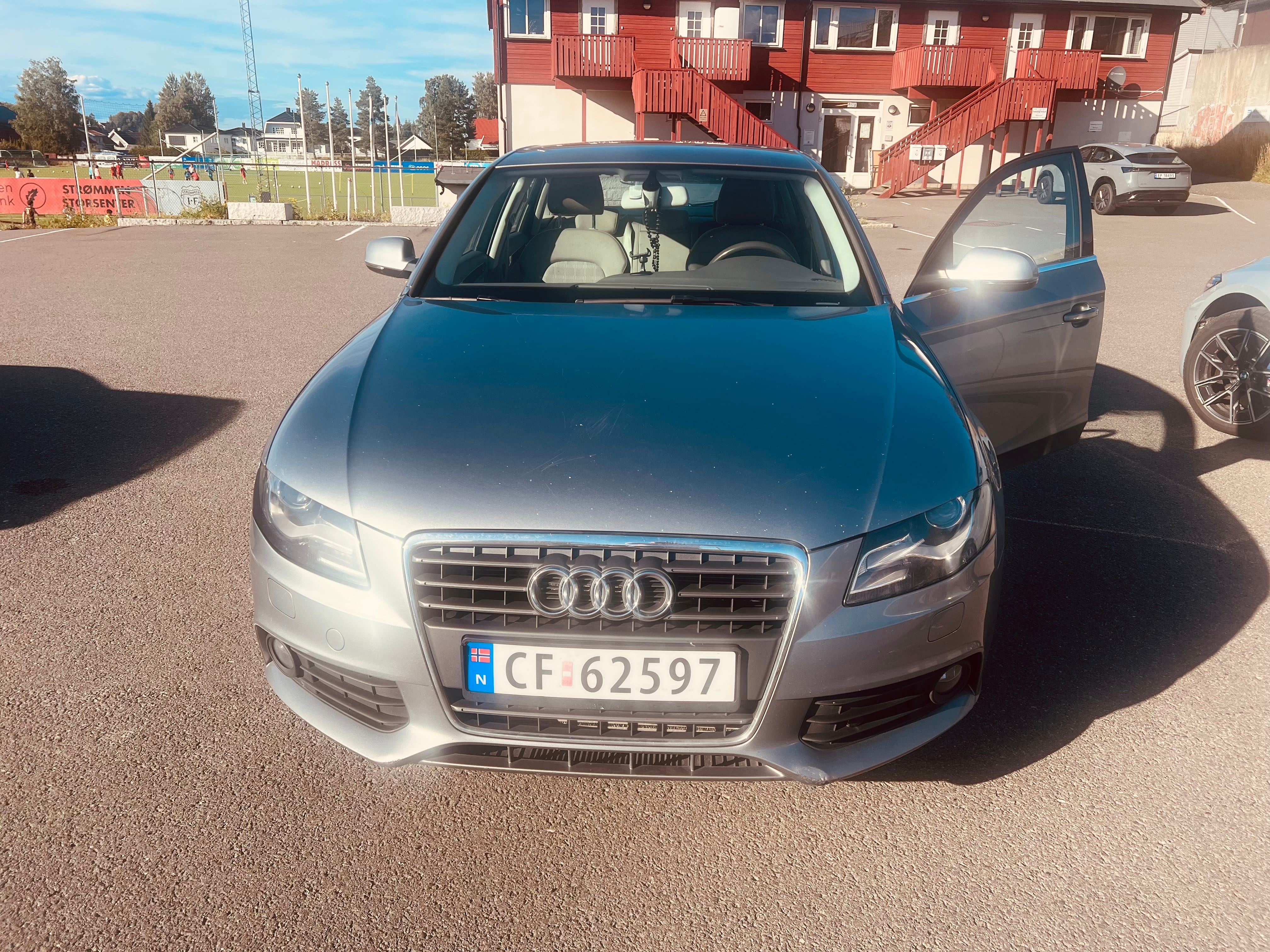 Audi  A4 2.0T Premium Plus med Babysete