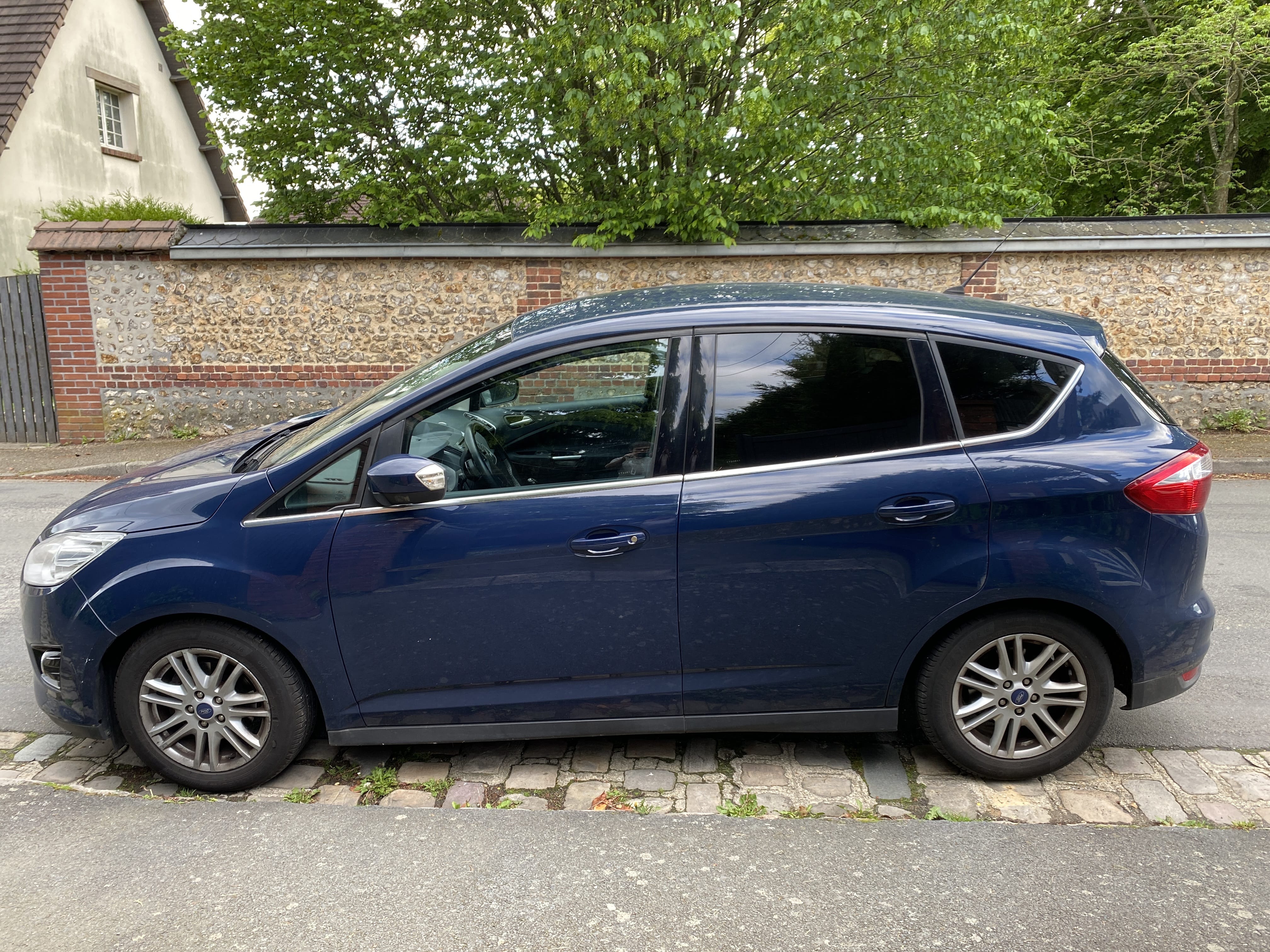 Ford C-Max Éco boost 1,2L avec GPS