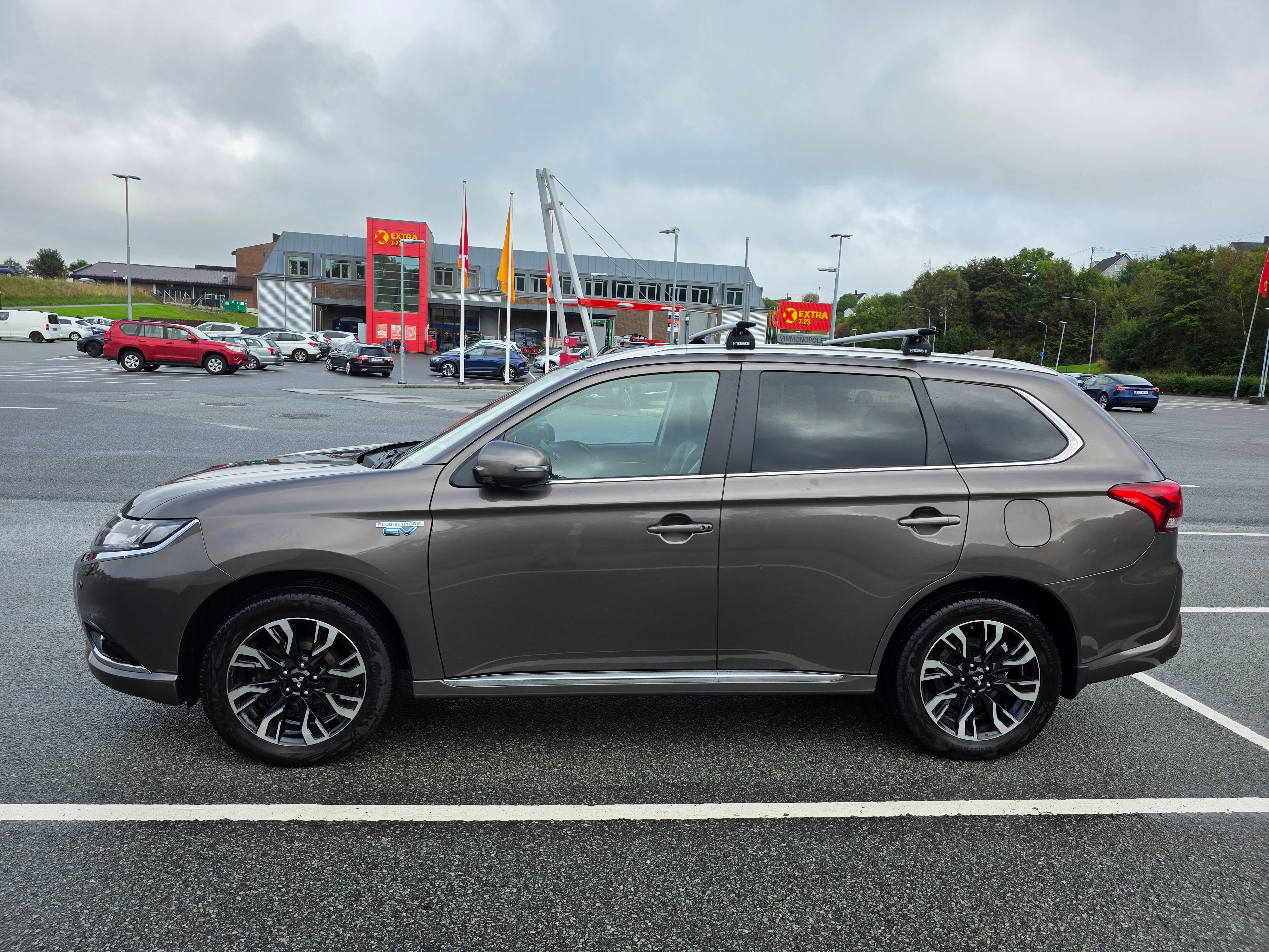 Mitsubishi Outlander PHEV SEL med Aircondition