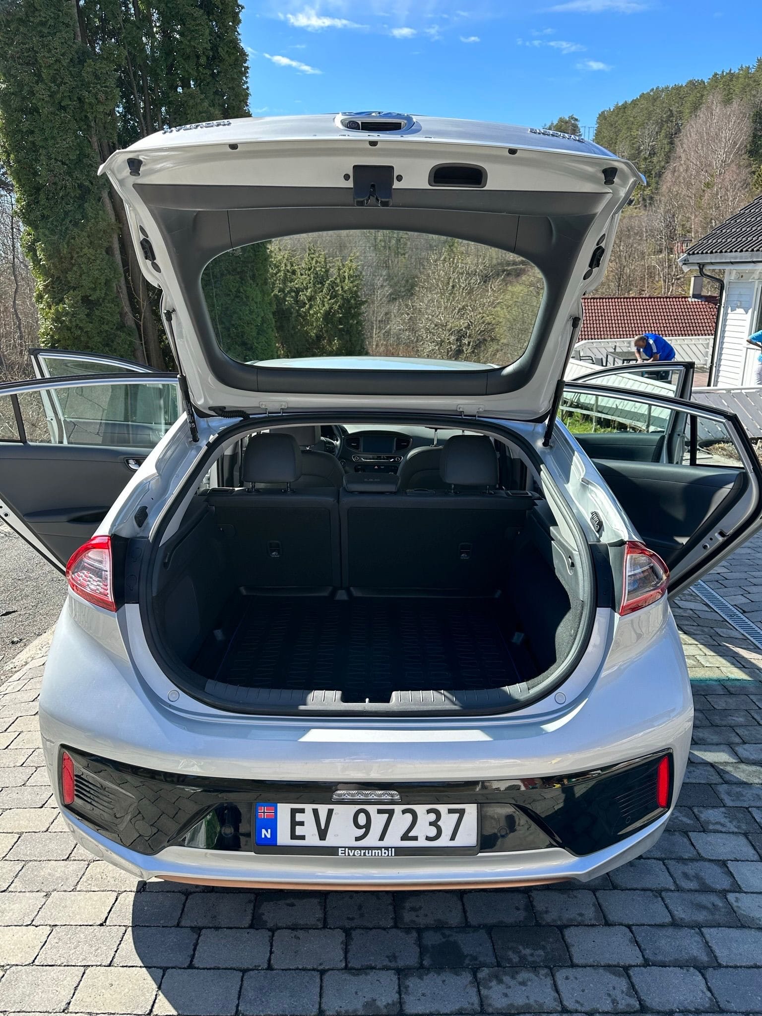 Hyundai Ioniq med Dashcam