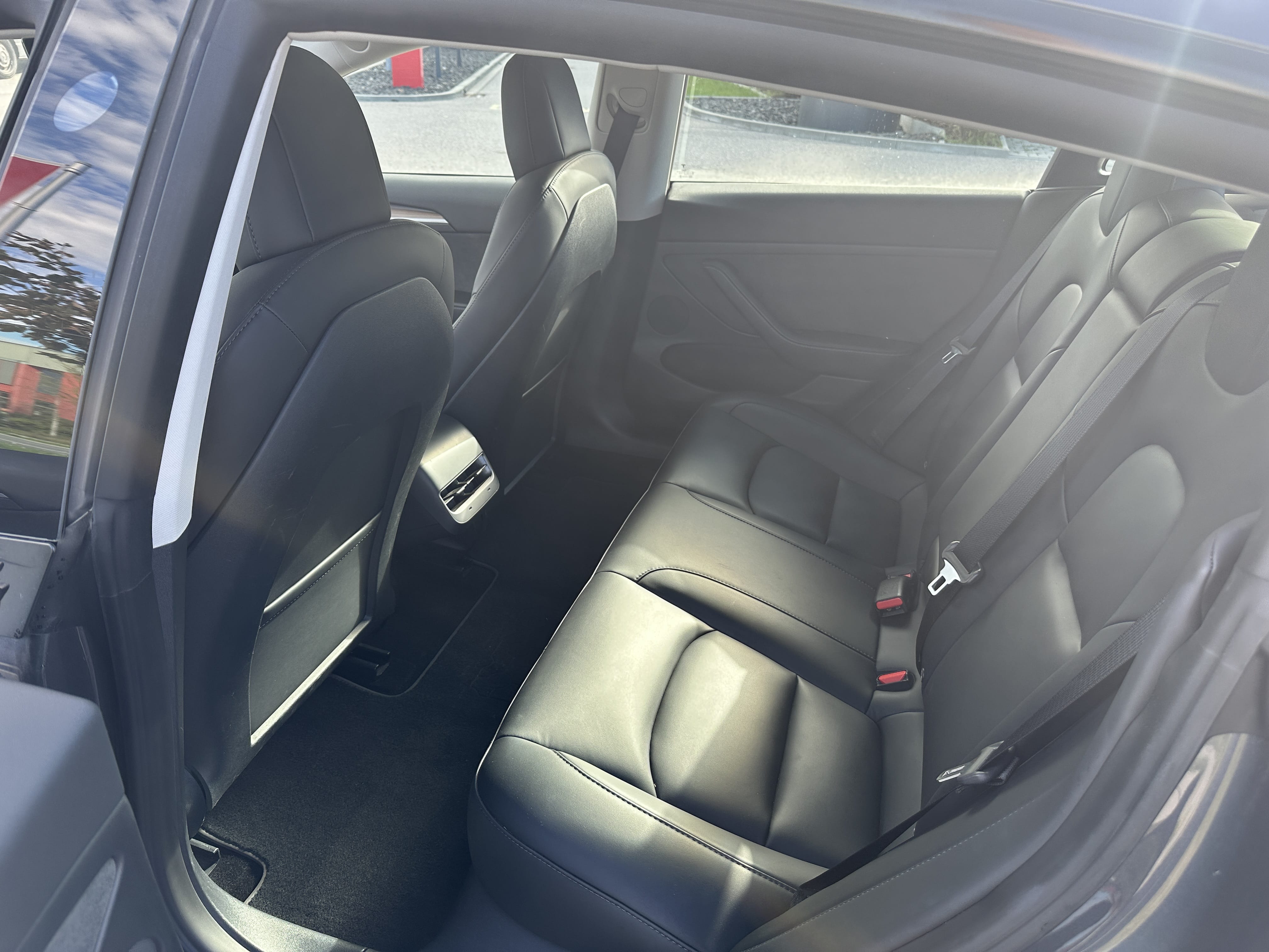 Tesla Model 3 Performance Allradantrieb, Automatik, 2 Elektromotoren mit Audio-/iPod-Zugang