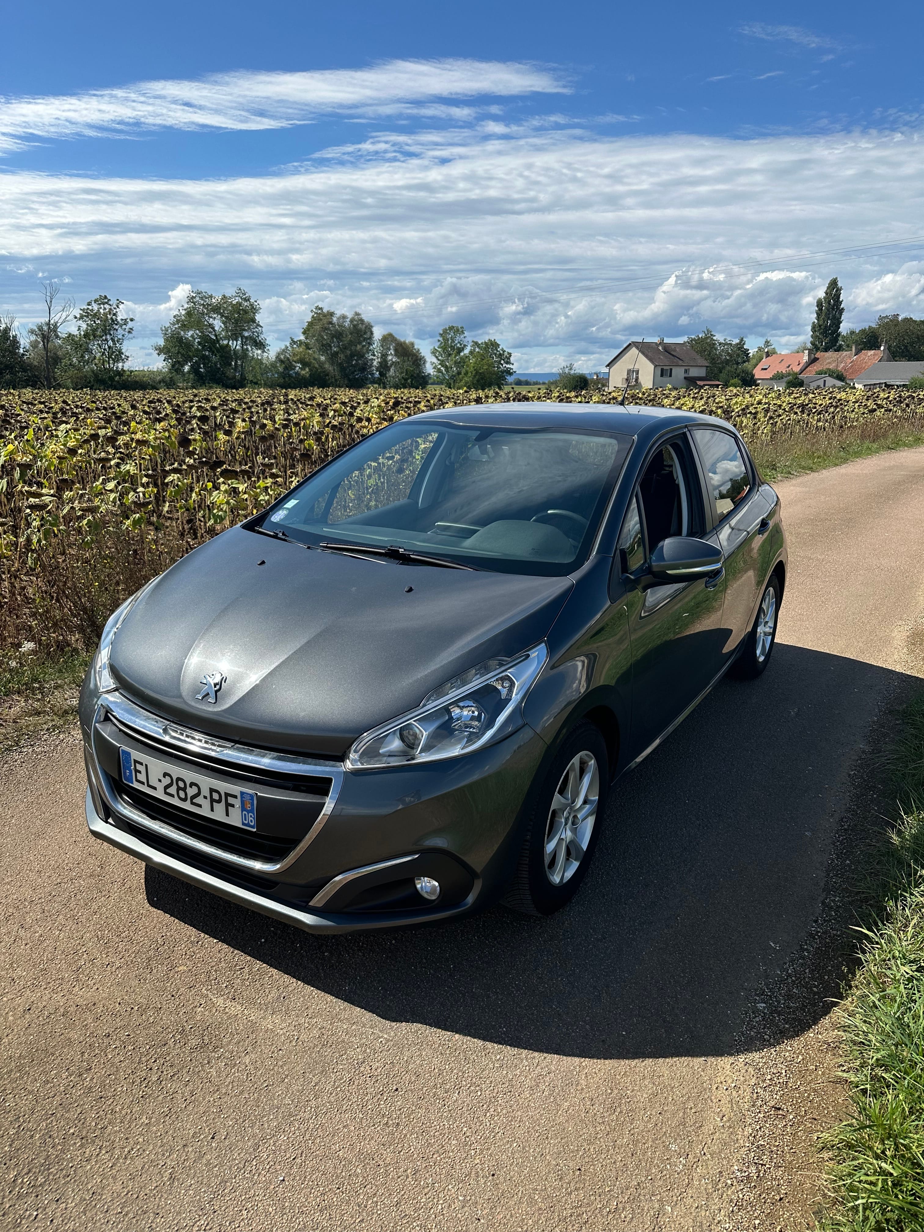 Peugeot 208 GARE SNCF avec Climatisation