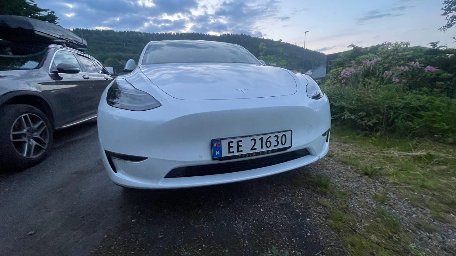 Tesla Model Y med GPS