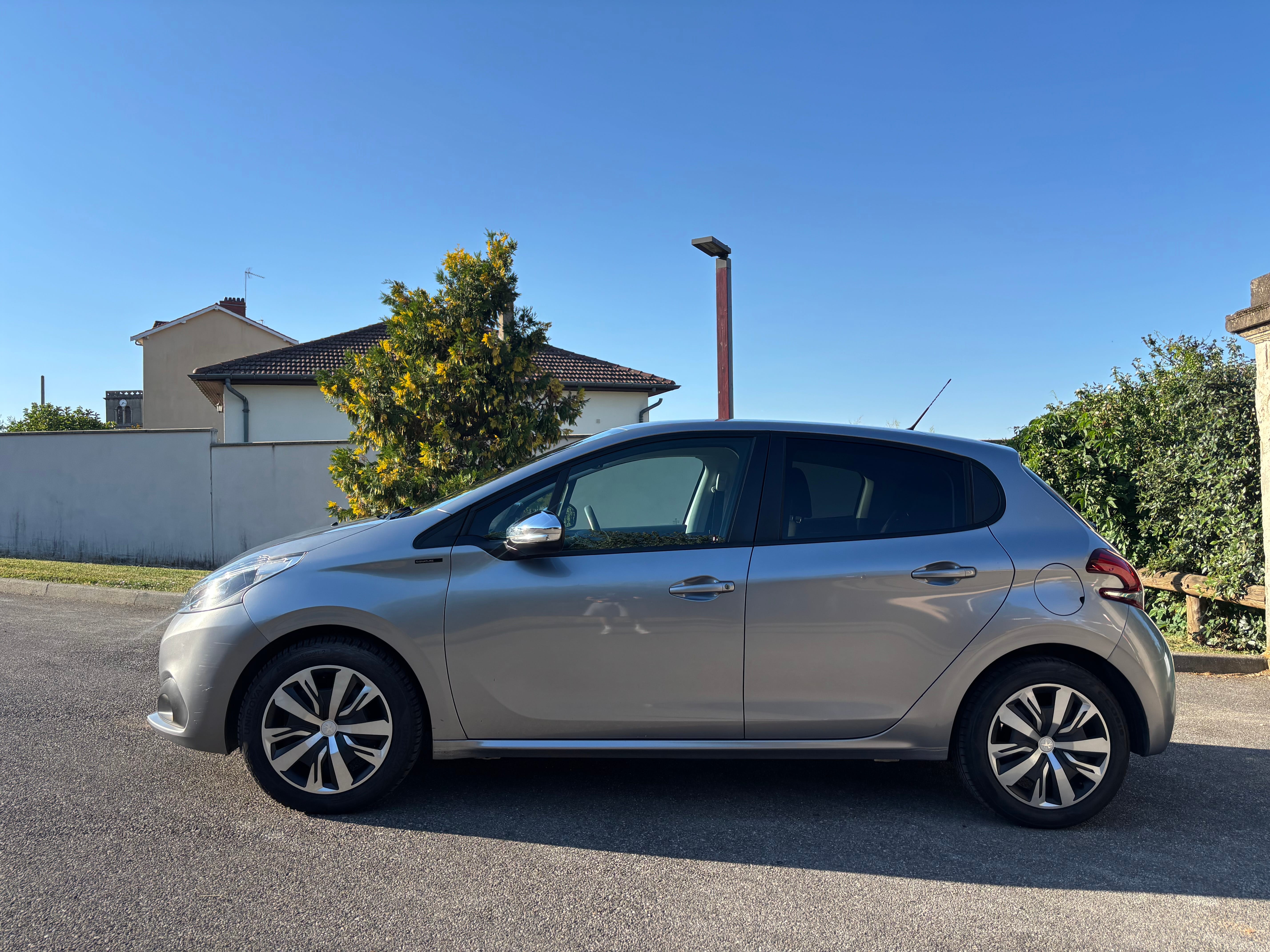 Peugeot 208 Carplay avec Climatisation