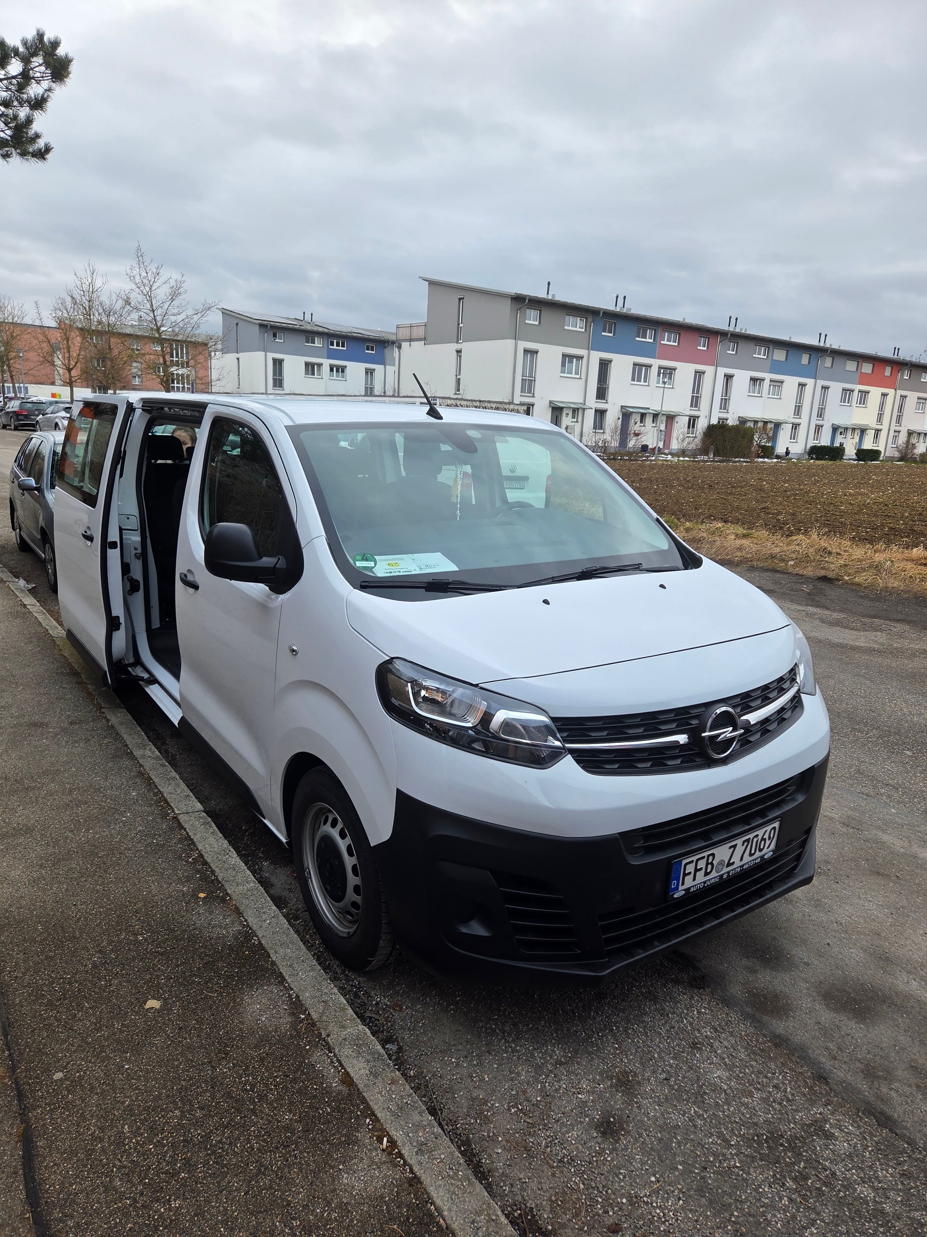 Opel Vivaro Kombi mit Klimaanlage