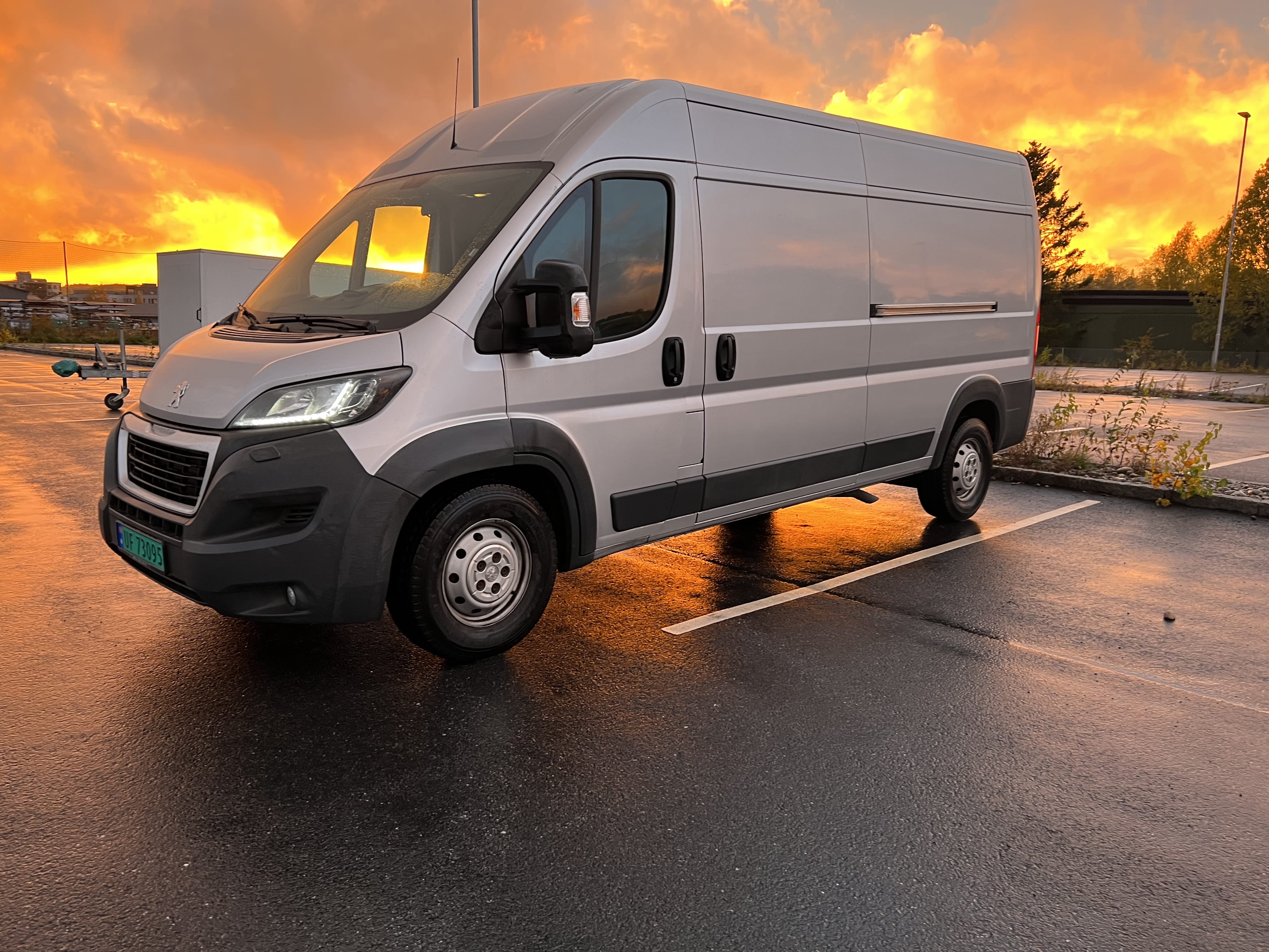 Peugeot Boxer 2.0 diesel med Bluetooth audio