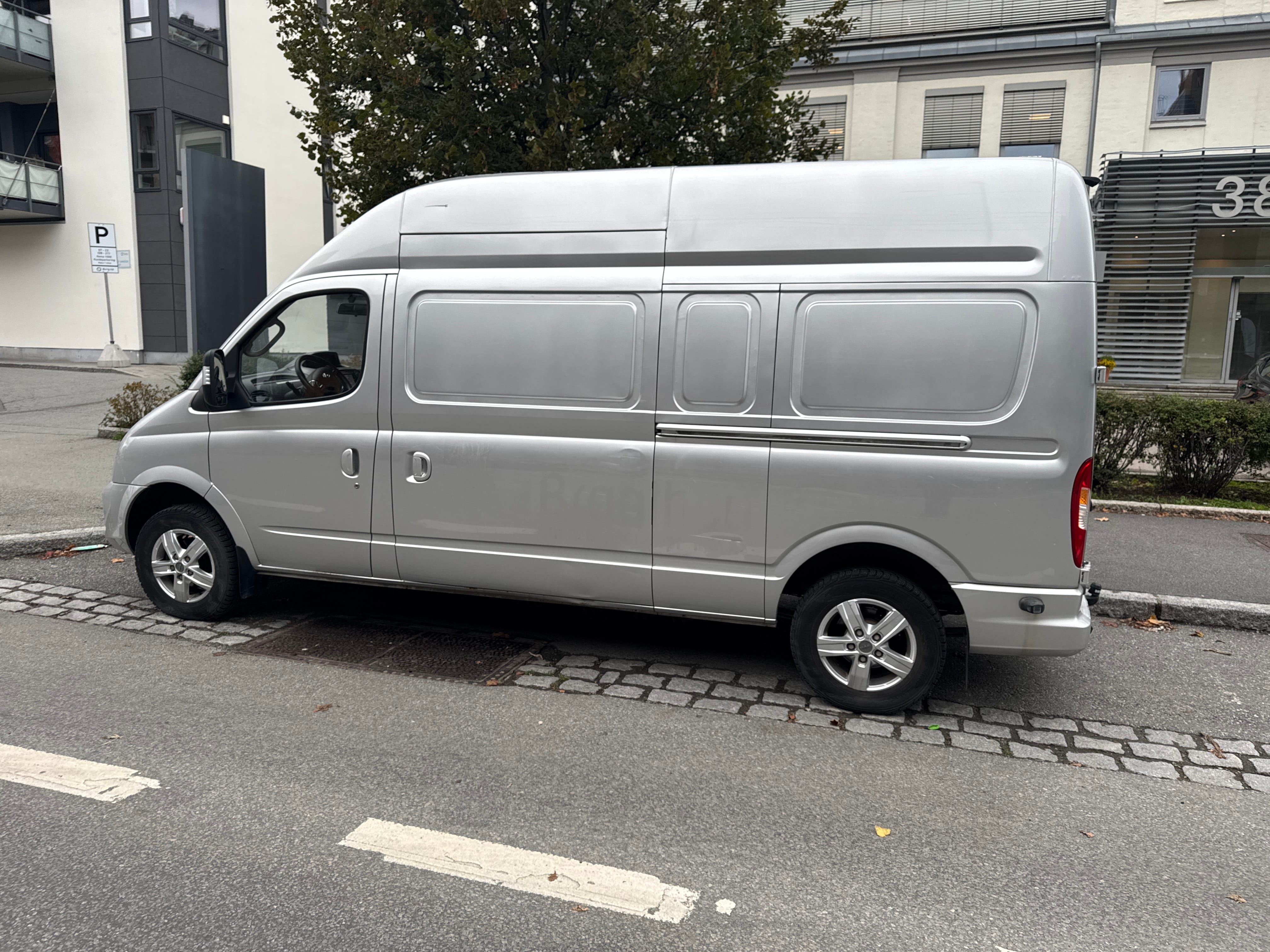 Maxus EV80 con Aire acondicionado