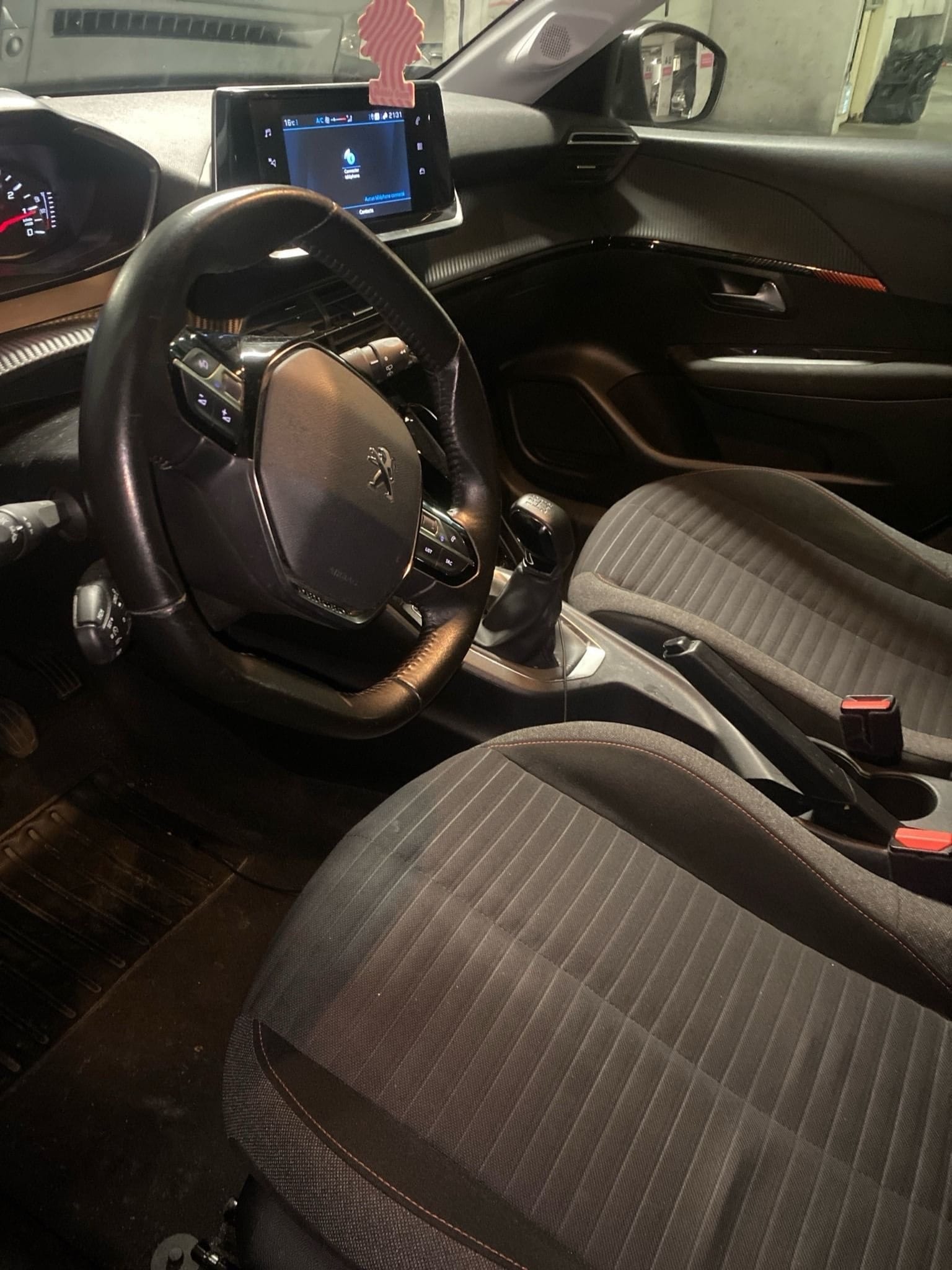 Peugeot 208 avec GPS