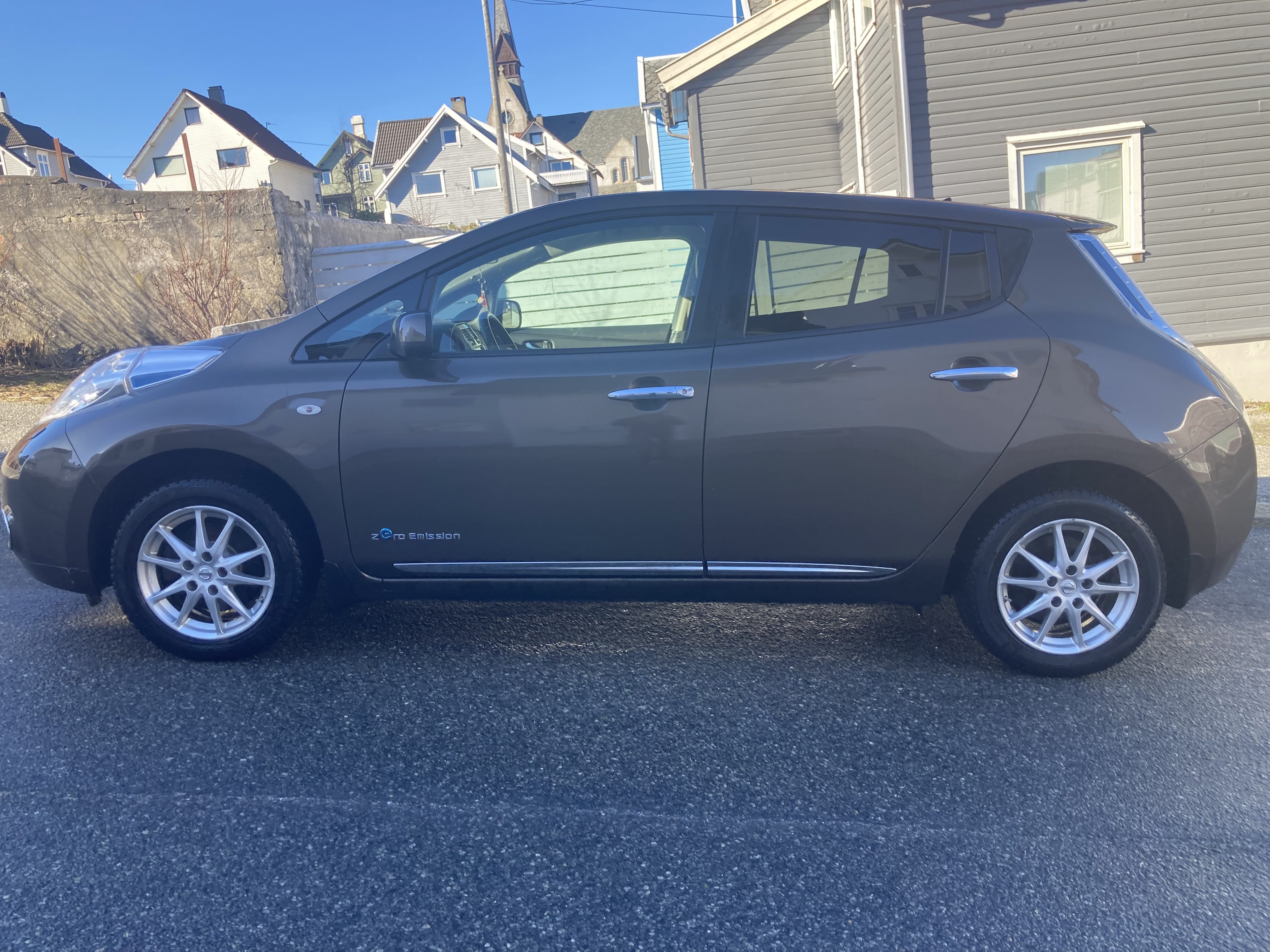 Nissan Leaf with GPS