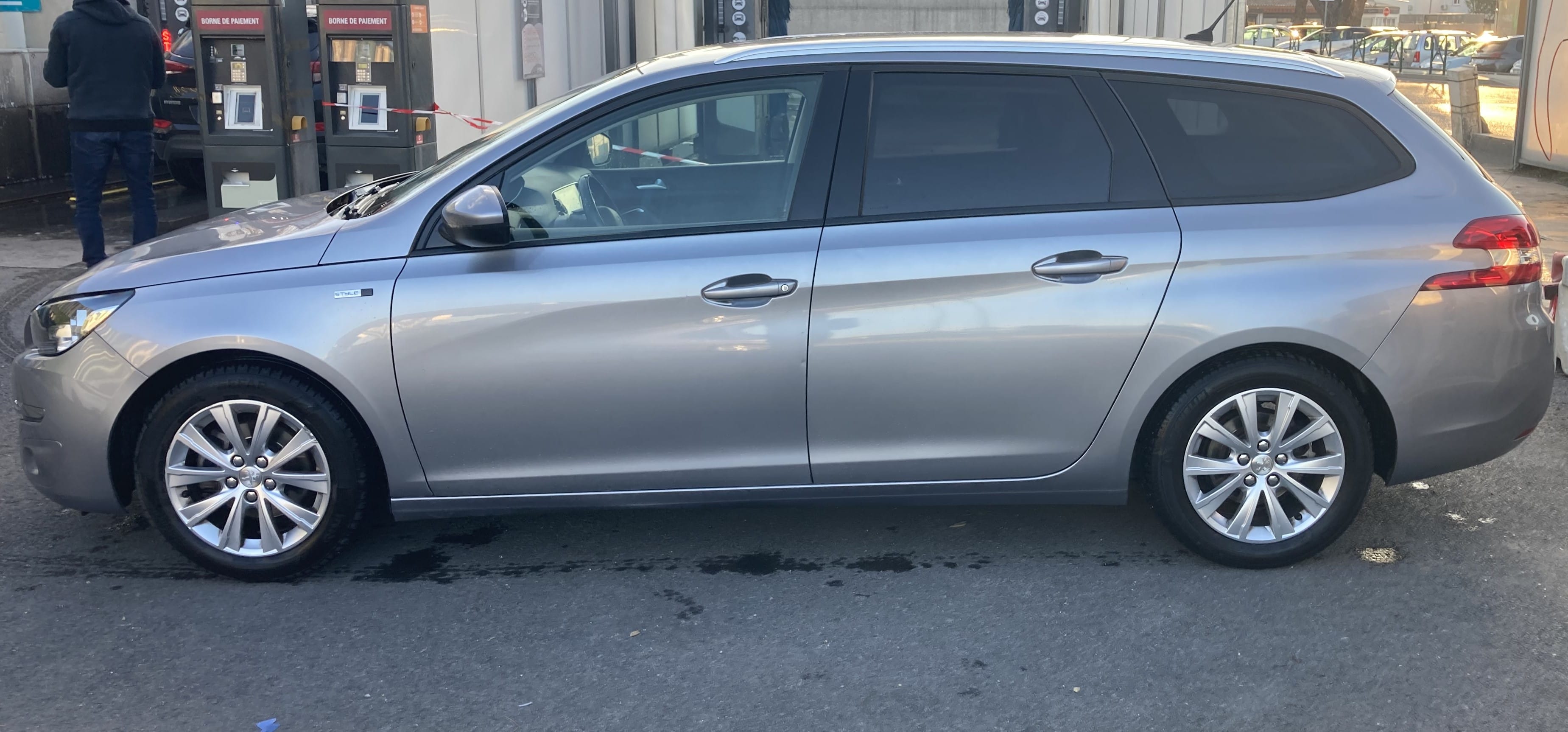 Peugeot 308 SW 1.2L avec Climatisation