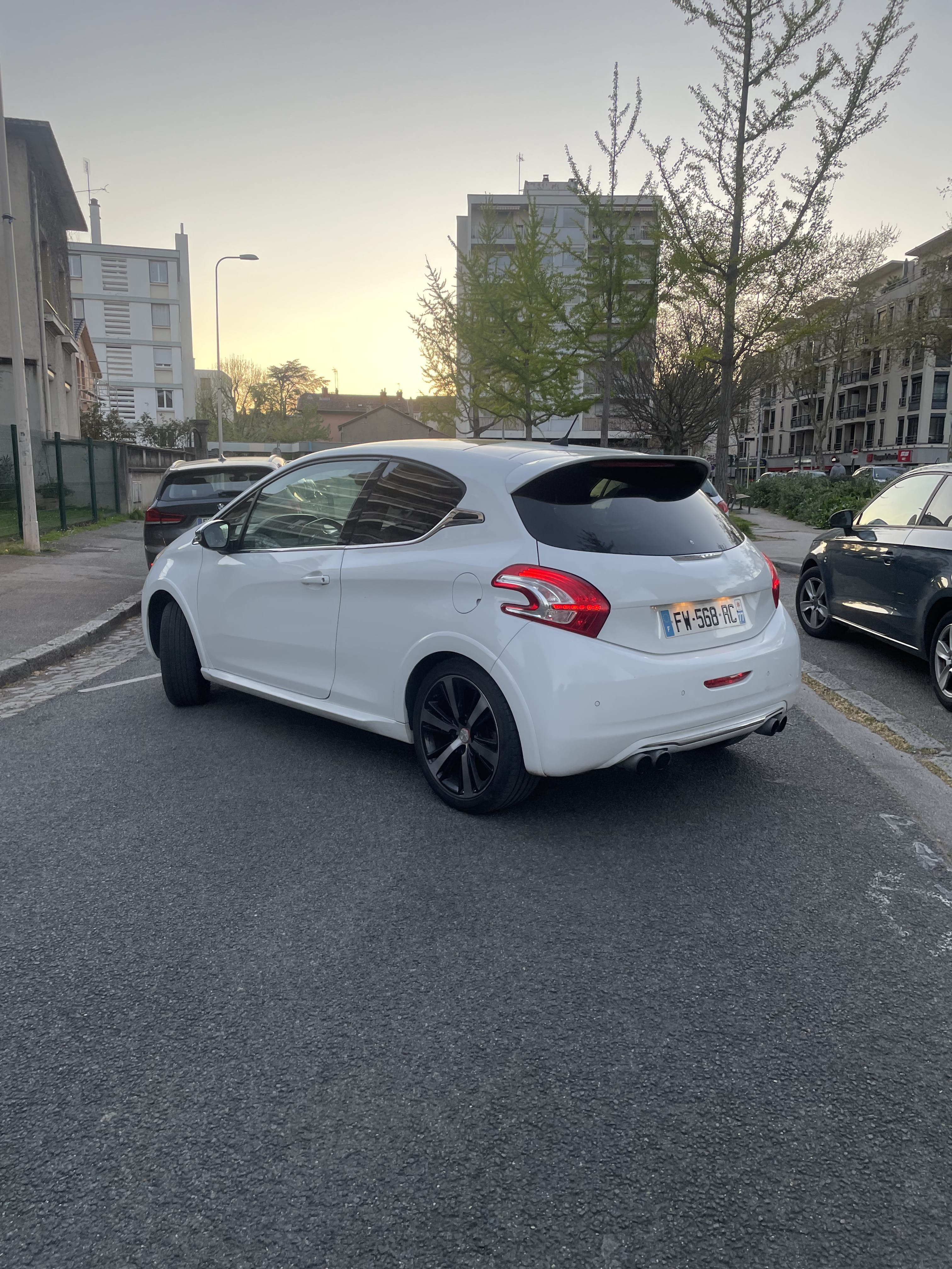 Peugeot 208 120 ch avec Climatisation