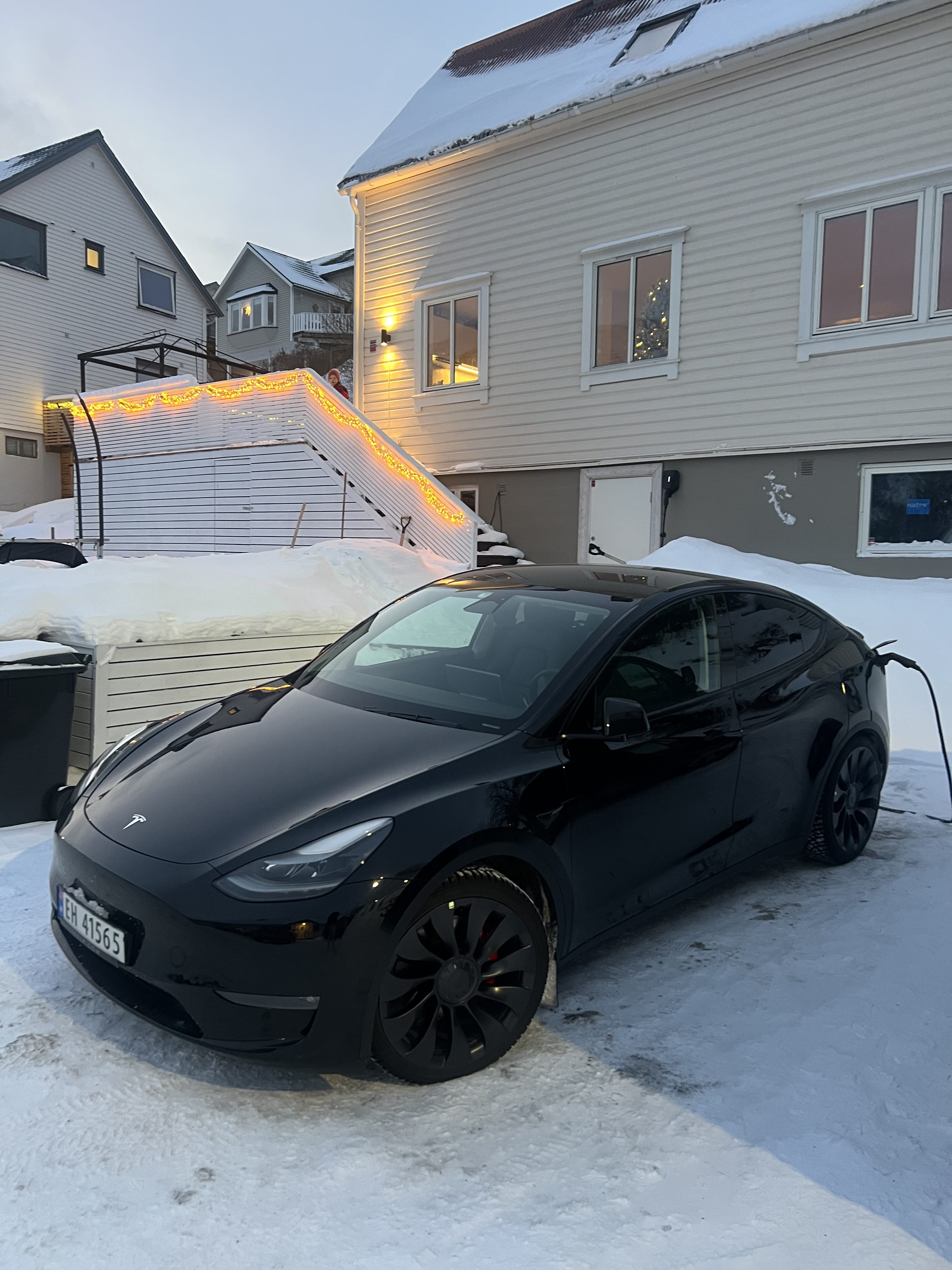 Tesla Model Y Performance med Aircondition