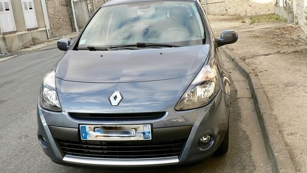 Renault Clio Louez la Renault Clio Essence – Sécurité, Confort et Économie !