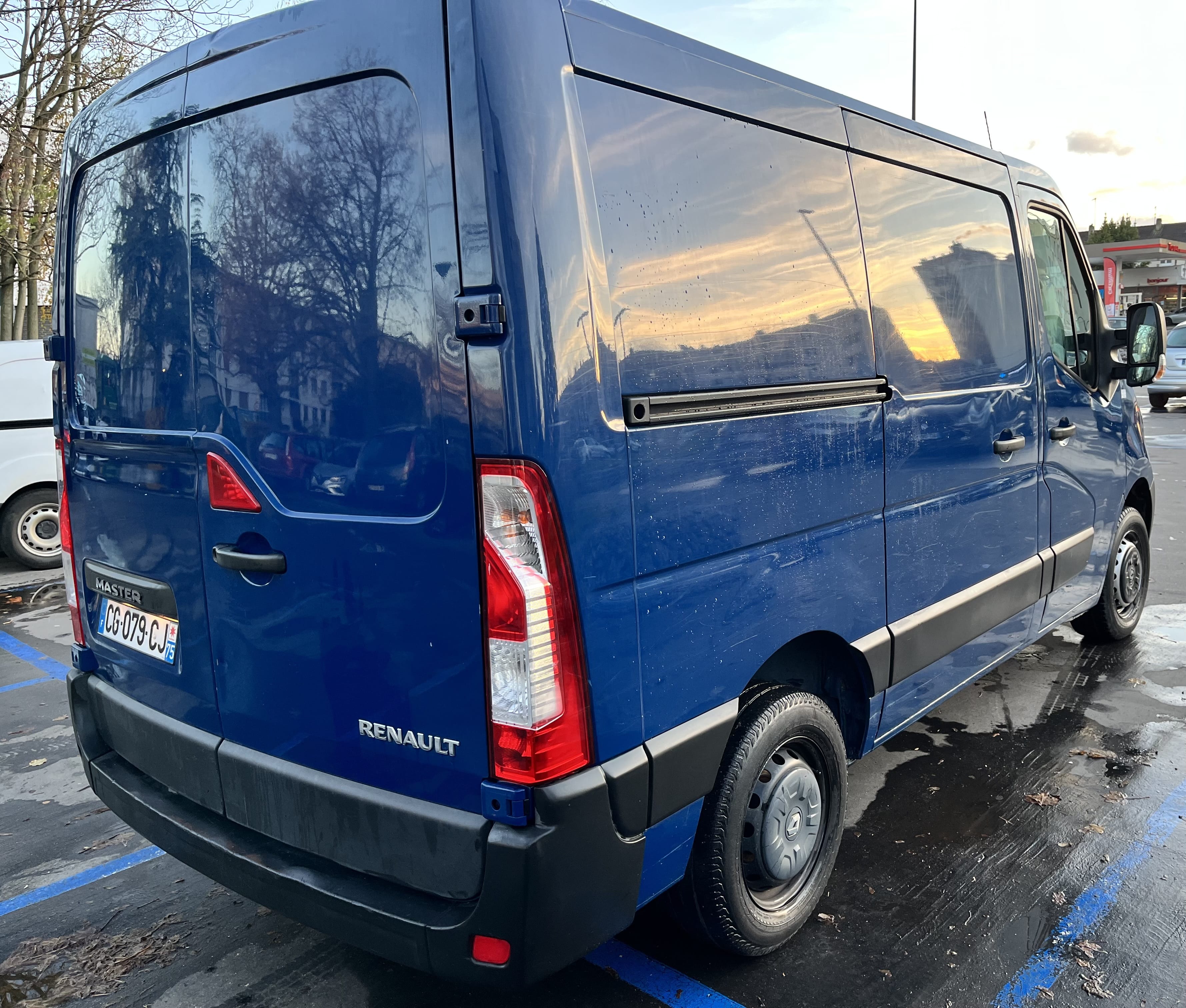 Renault Master DCI 100 avec Entrée audio / iPod