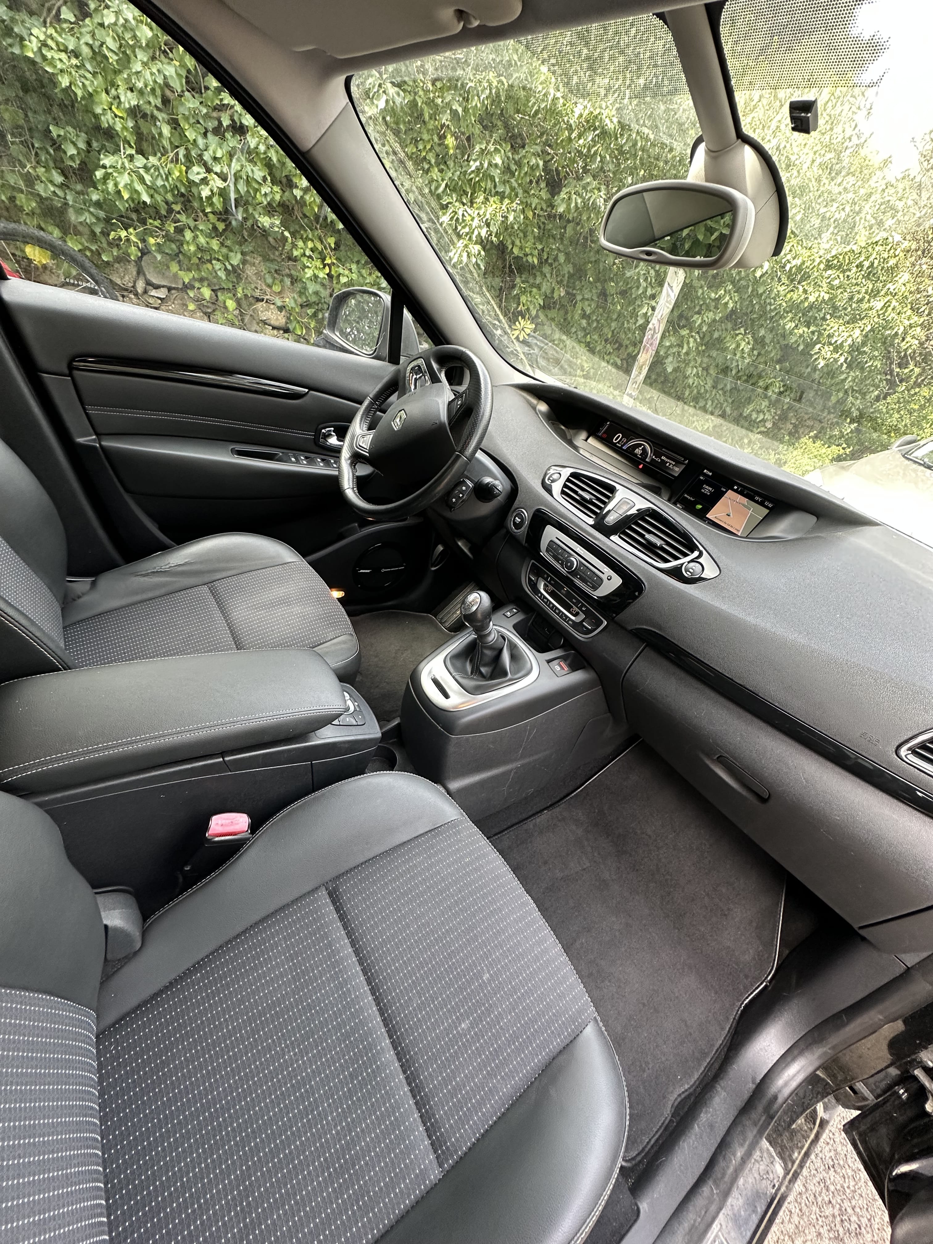 Renault Scenic 7 places avec GPS