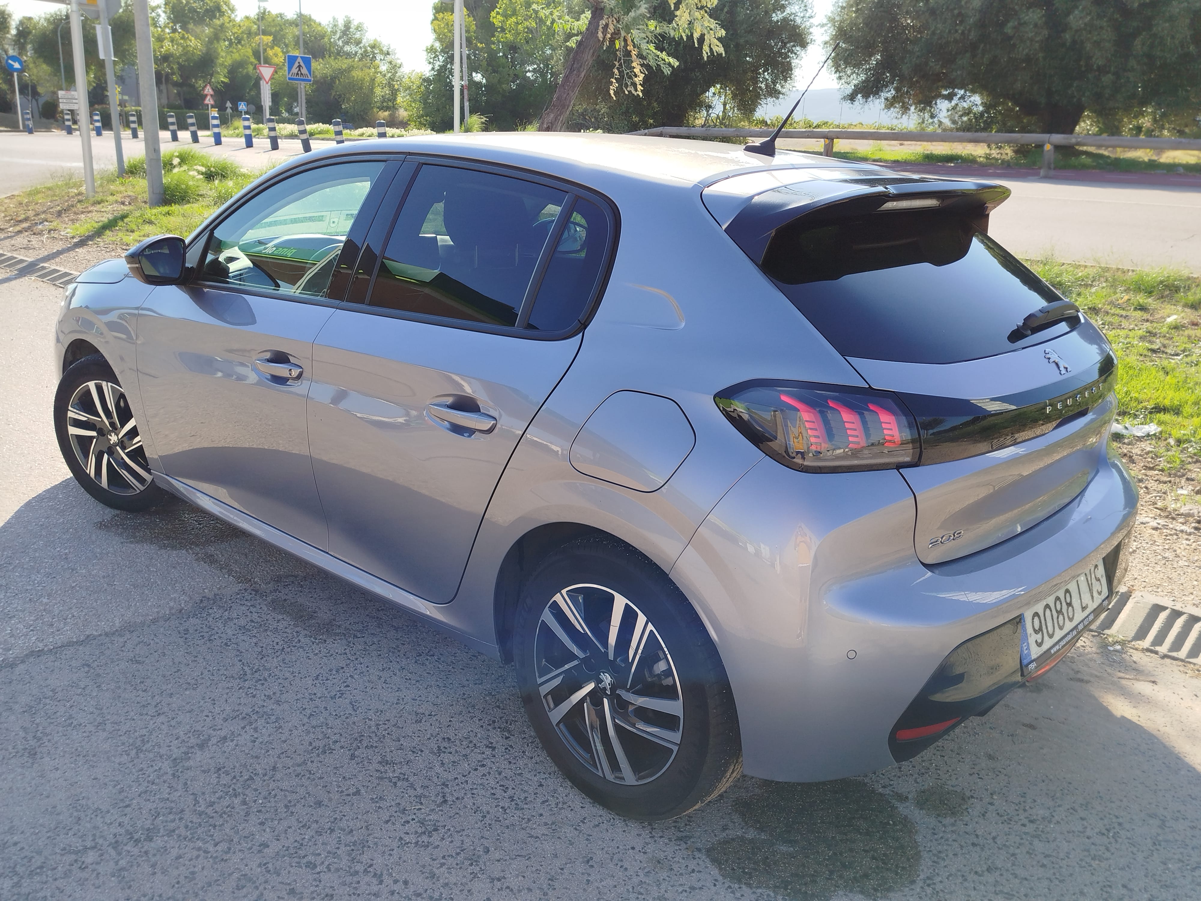 Peugeot 208 con Aire acondicionado