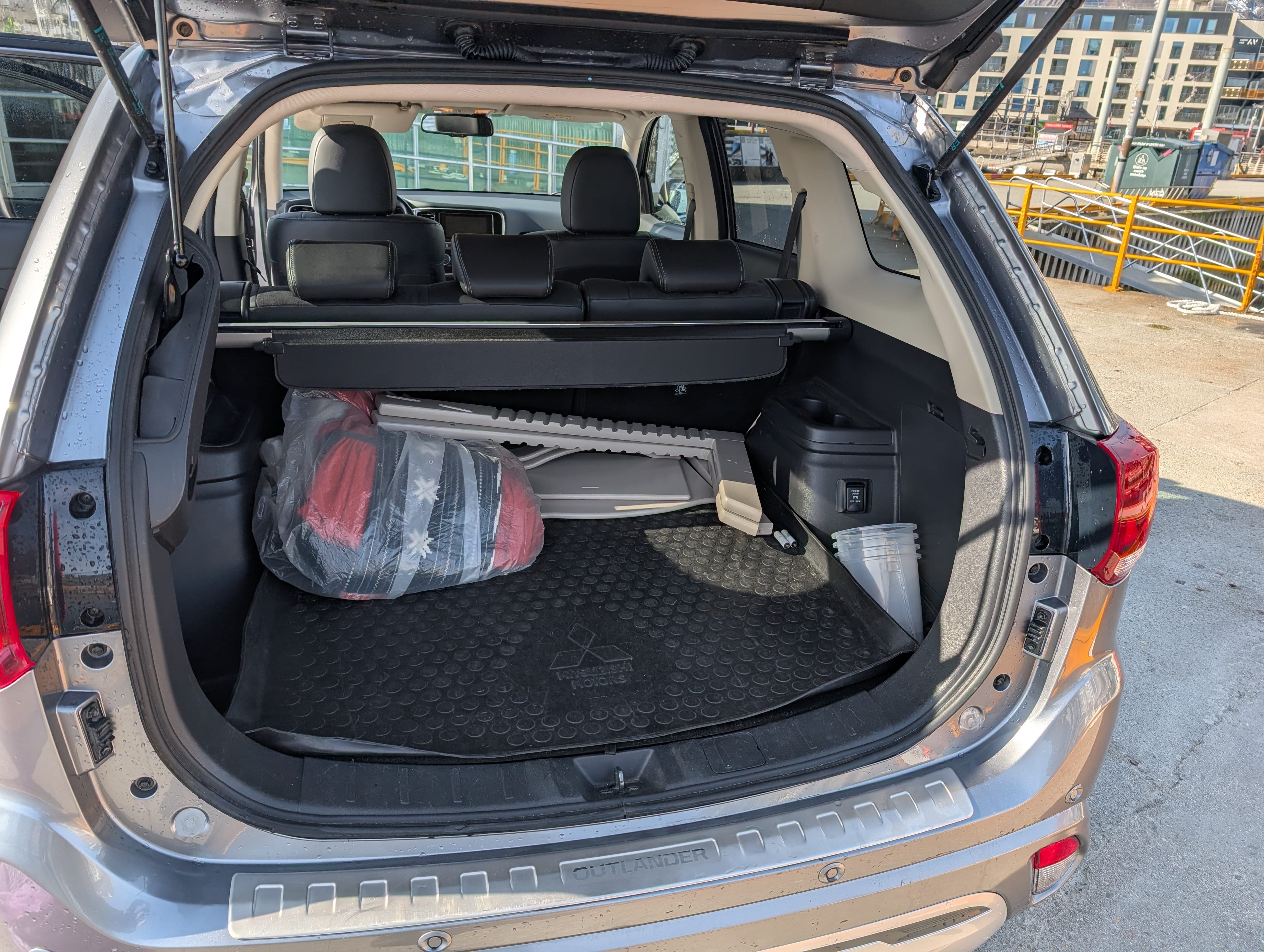 Mitsubishi Outlander PHEV MOTION with USB charging ports