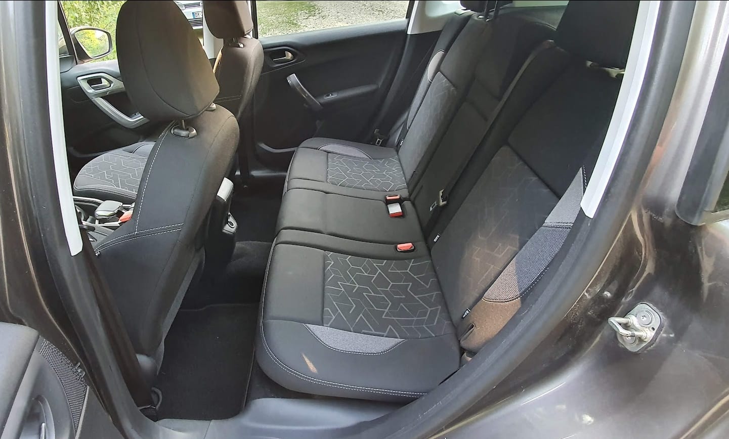 Peugeot 2008 avec Coffre de toit