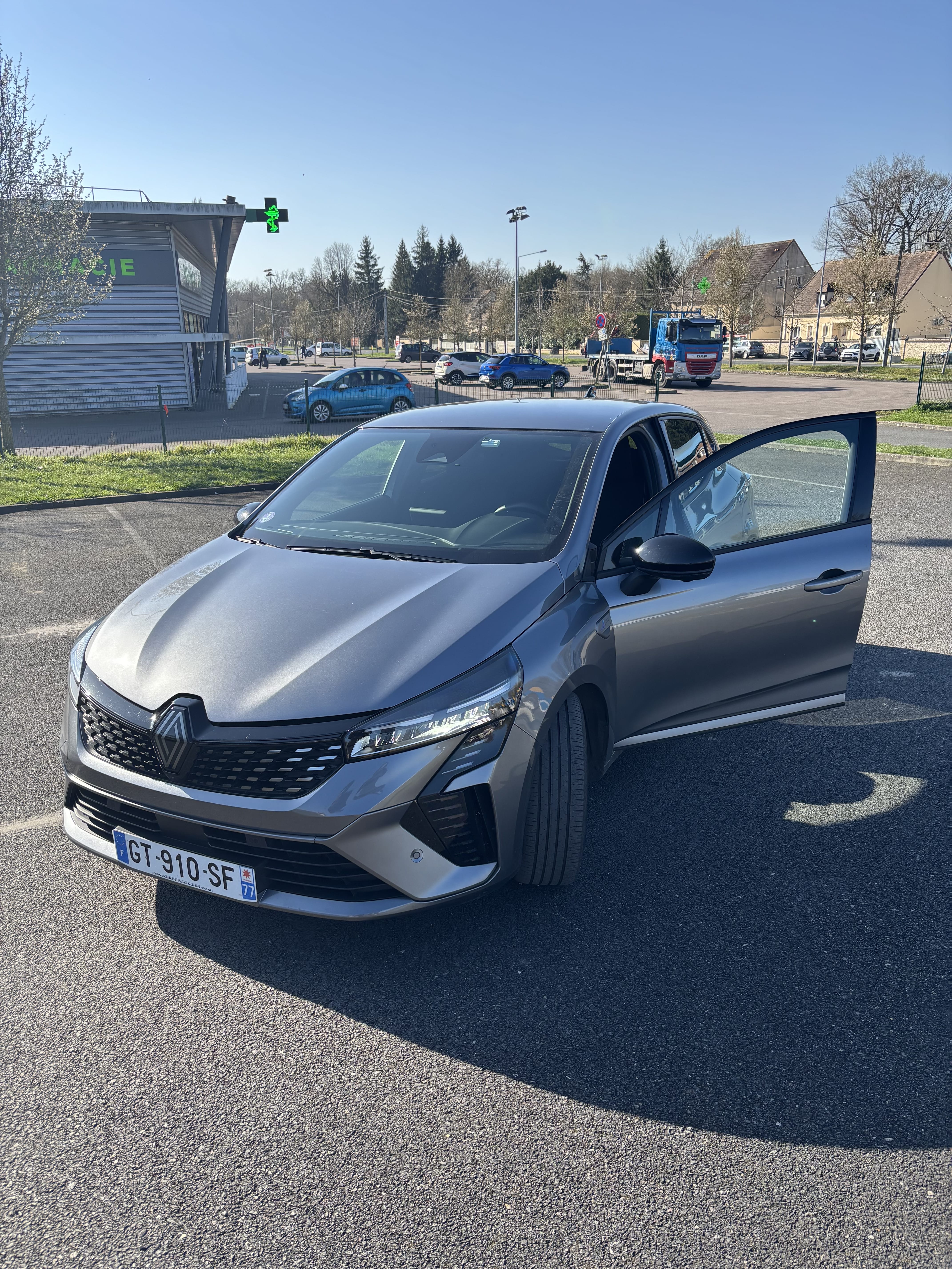 Renault Clio E-tech, 2024, Essence 95 / Électrique (hybride), automatique