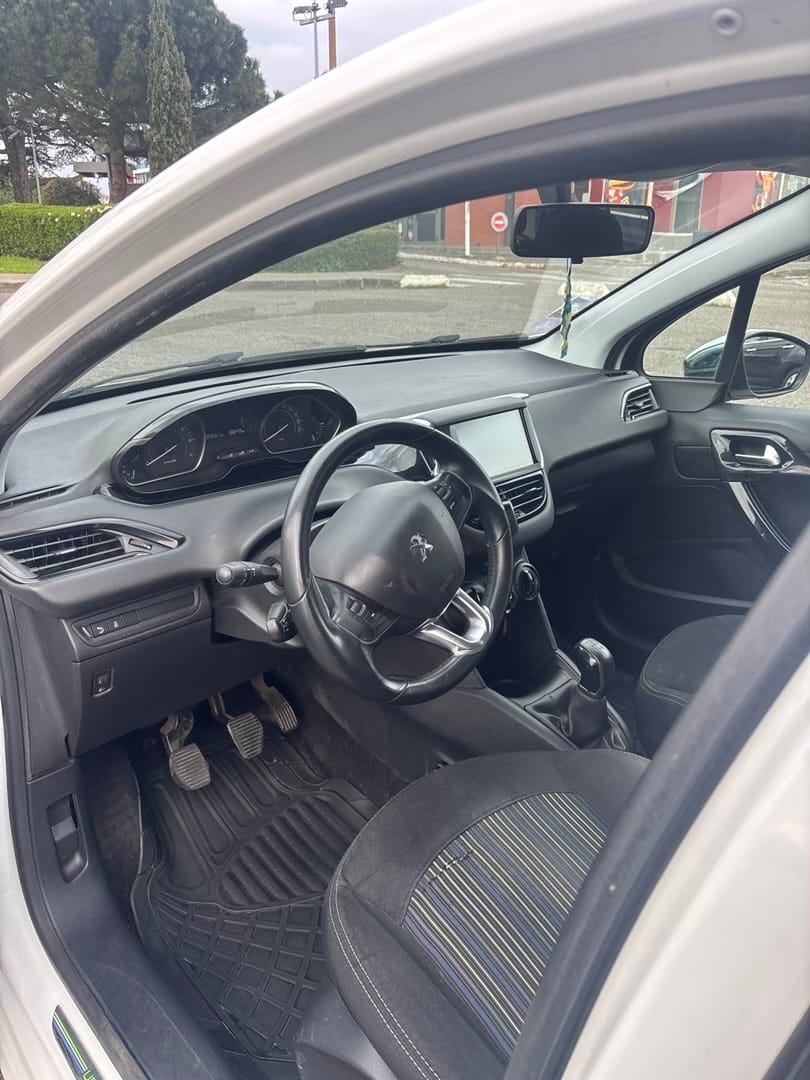 Peugeot 208 avec GPS