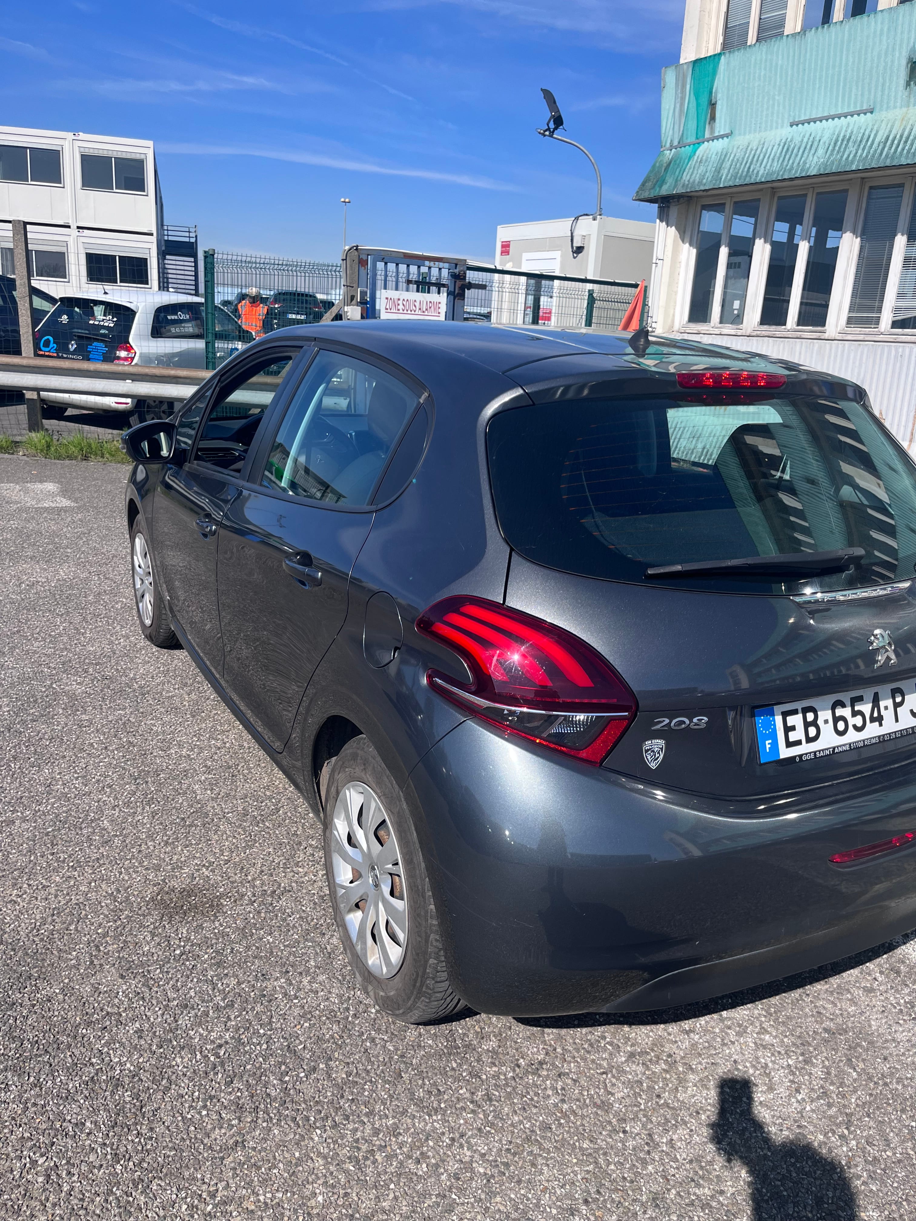 Peugeot 208 avec Entrée audio / iPod