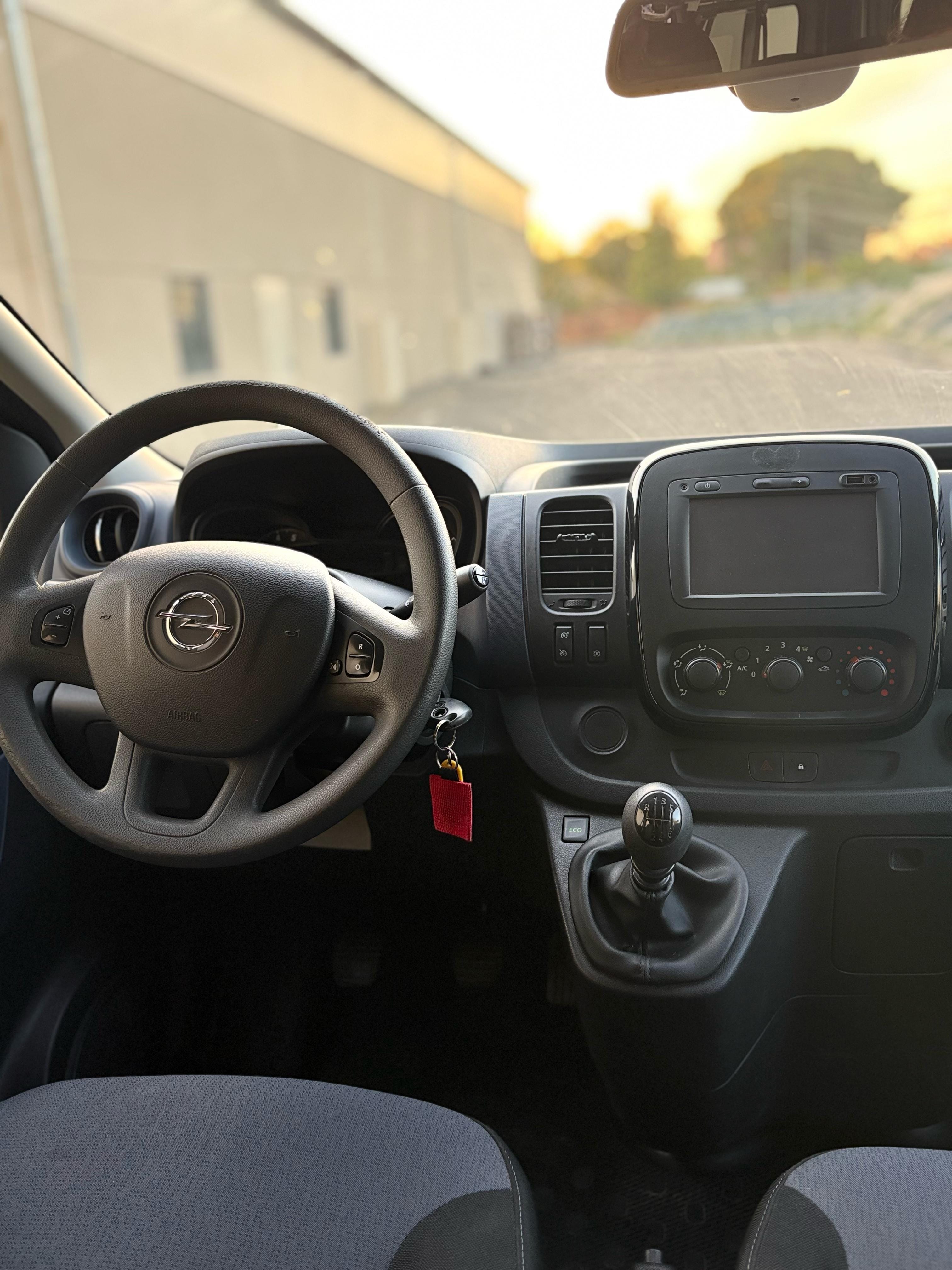 Opel Vivaro Combi