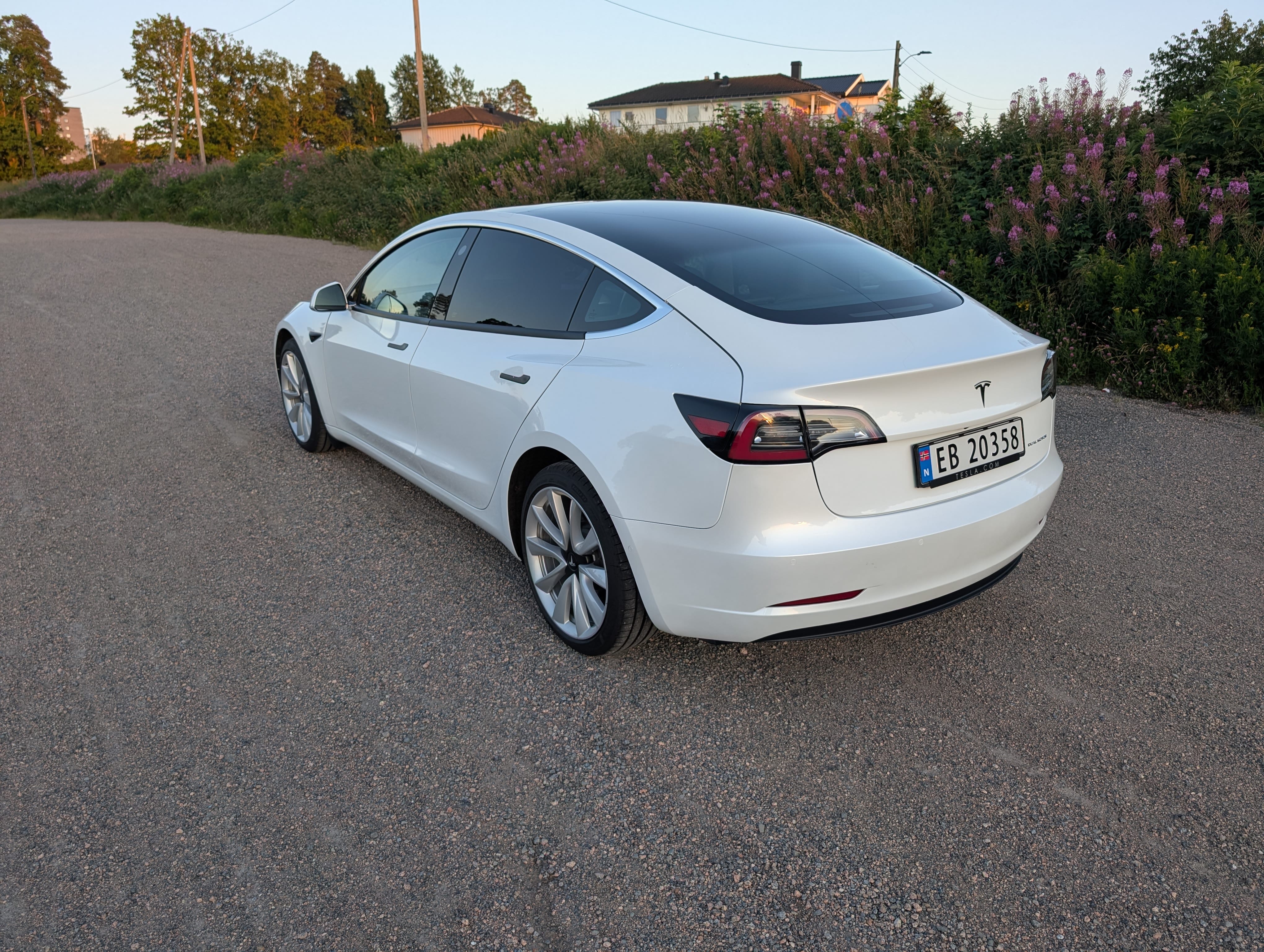 Tesla Model 3 Long Range med GPS
